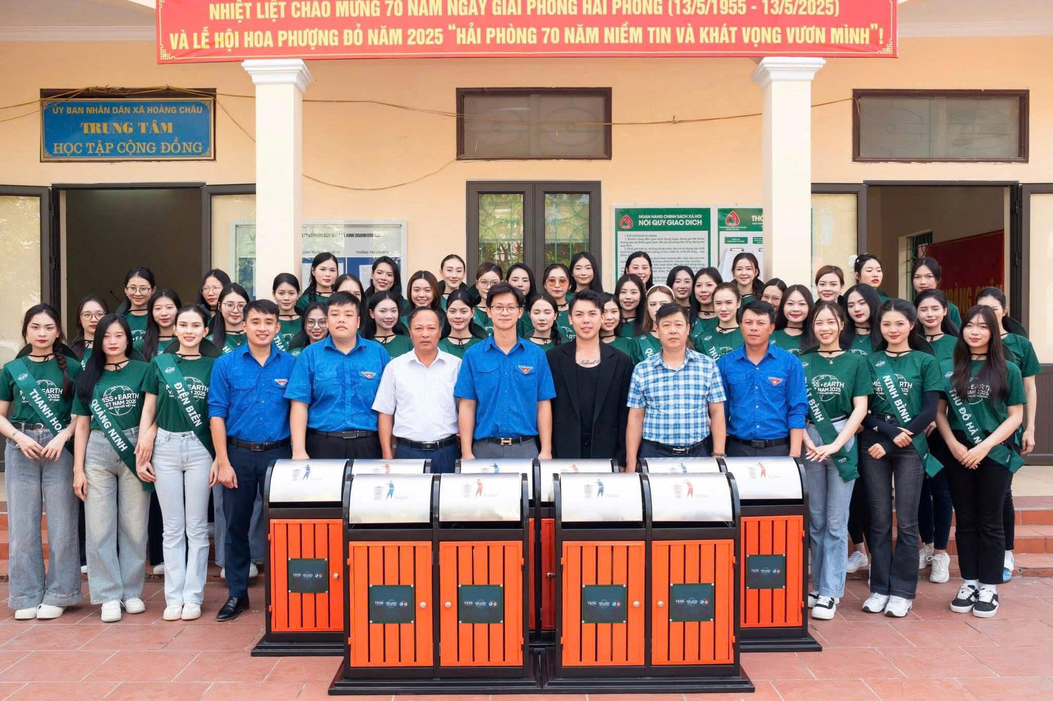CHƯƠNG TRÌNH LÀM SẠCH BIỂN VÀ TẶNG THÙNG RÁC HƯỞNG ỨNG PHONG TRÀO THI ĐUA XÂY DỰNG THÀNH PHỐ “ SÁNG - XANH - SẠCH - ĐẸP - AN TOÀN - VĂN MINH” NĂM 2025