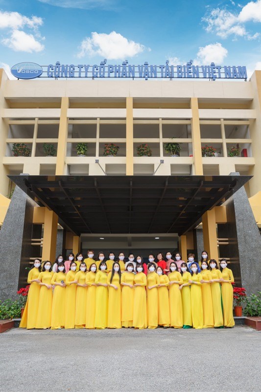 Tặng khẩu trang phòng chống dịch Covid-19