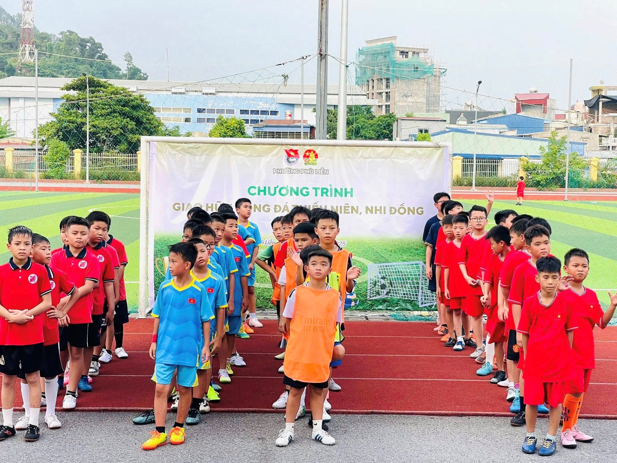 ĐOÀN THANH NIÊN PHƯỜNG PHÙ LIỄN TỔ CHỨC GIAO HỮU BÓNG ĐÁ THIẾU NIÊN, NHI ĐỒNG HÈ 2025