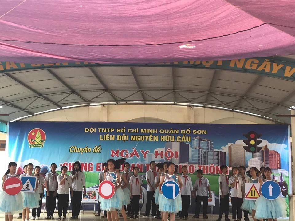 Tổ chức chuyên đề Đội Ngày hội "Chúng em với ATGT" của Liên đội THCS Ngọc Hải