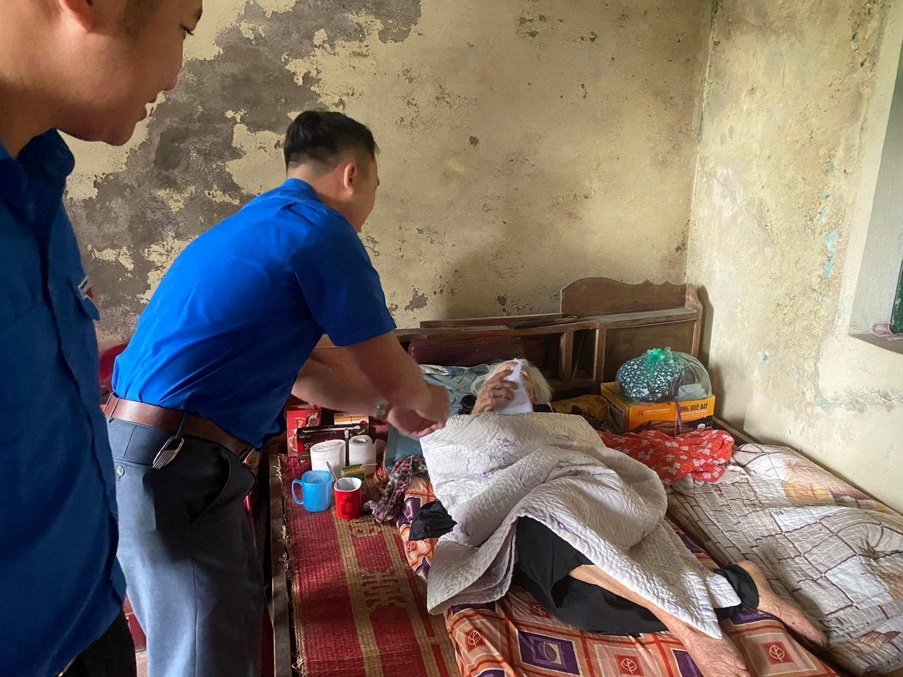 CHƯƠNG TRÌNH KHÁM BỆNH, TẶNG QUÀ CHO CỰU THANH NIÊN XUNG PHONG, NGƯỜI CÓ CÔNG VỚI CÁCH MẠNG NHÂN DỊP THÁNG THANH NIÊN NĂM 2023