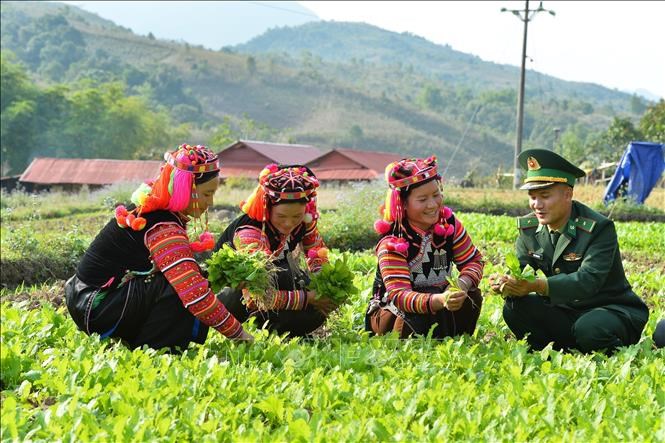XÂY DỰNG “THẾ TRẬN LÒNG DÂN” GÓP PHẦN BẢO VỆ NỀN TẢNG TƯ TƯỞNG CỦA ĐẢNG