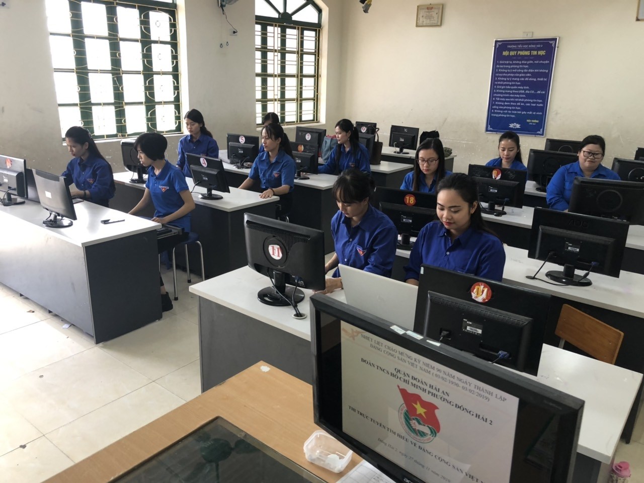 Đoàn viên Chi đoàn giáo viên Tiểu học Đông Hải 2 tham gia dự thi