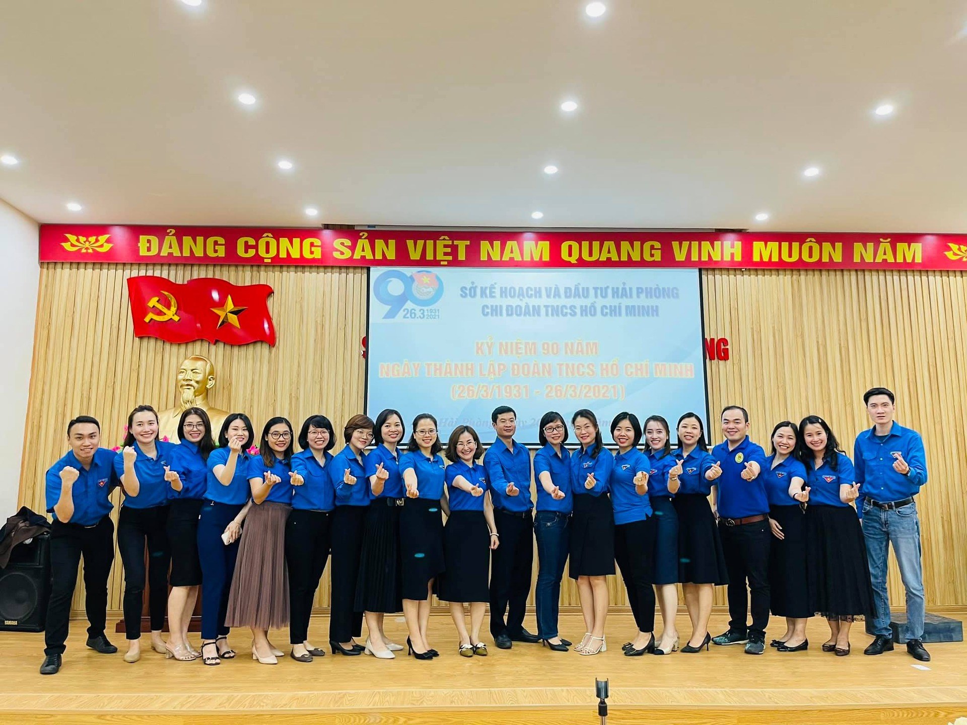 SINH HOẠT CHI ĐOÀN “TỰ HÀO ĐOÀN TNCH HỒ CHÍ MINH” NHÂN DỊP KỶ NIỆM 90 NĂM NGÀY THÀNH LẬP ĐOÀN TNCS HỒ CHÍ MINH