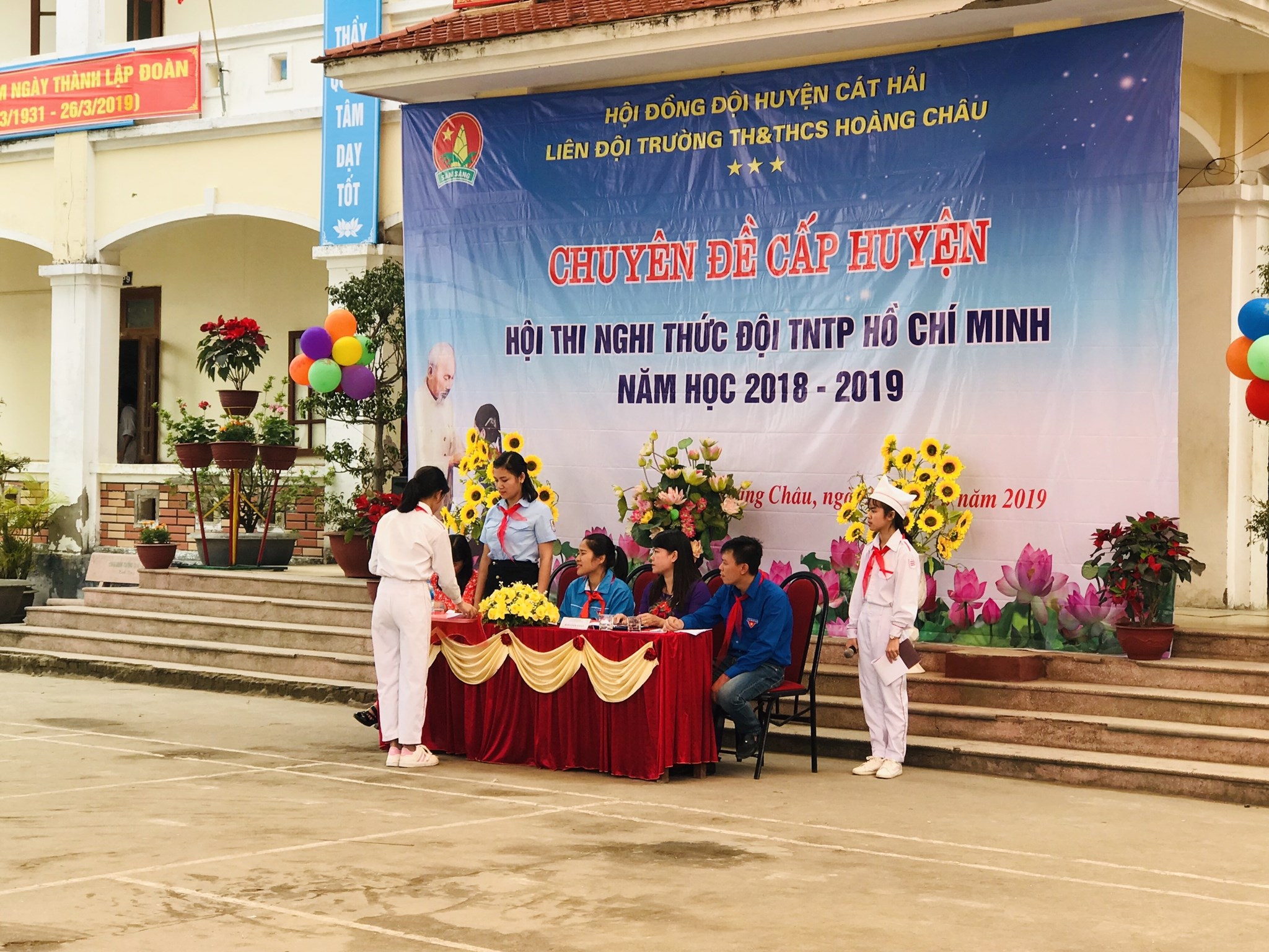 LIÊN ĐỘI TH&THCS HOÀNG CHÂU TỔ CHỨC THÀNH CÔNG CHUYÊN ĐỀ CẤP HUYỆN “HỘI THI NGHI THỨC ĐỘI”  NĂM HỌC 2018 - 2019
