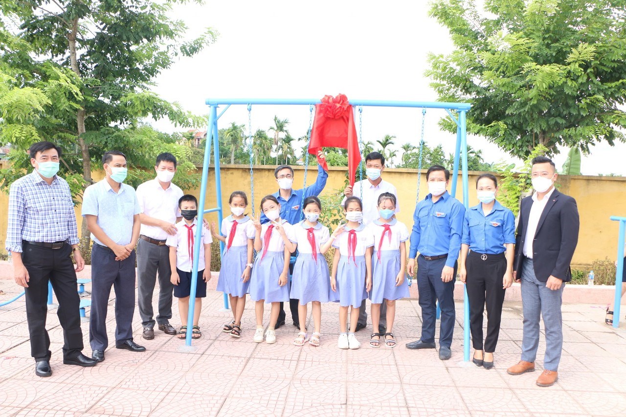 BTV Huyện đoàn Thủy Nguyên phối hợp cùng với với các nguồn lực xây dựng "Khu vui chơi Thiếu Nhi" tại 3 xã Thủy Sơn, Mỹ Đồng, Cao Nhân