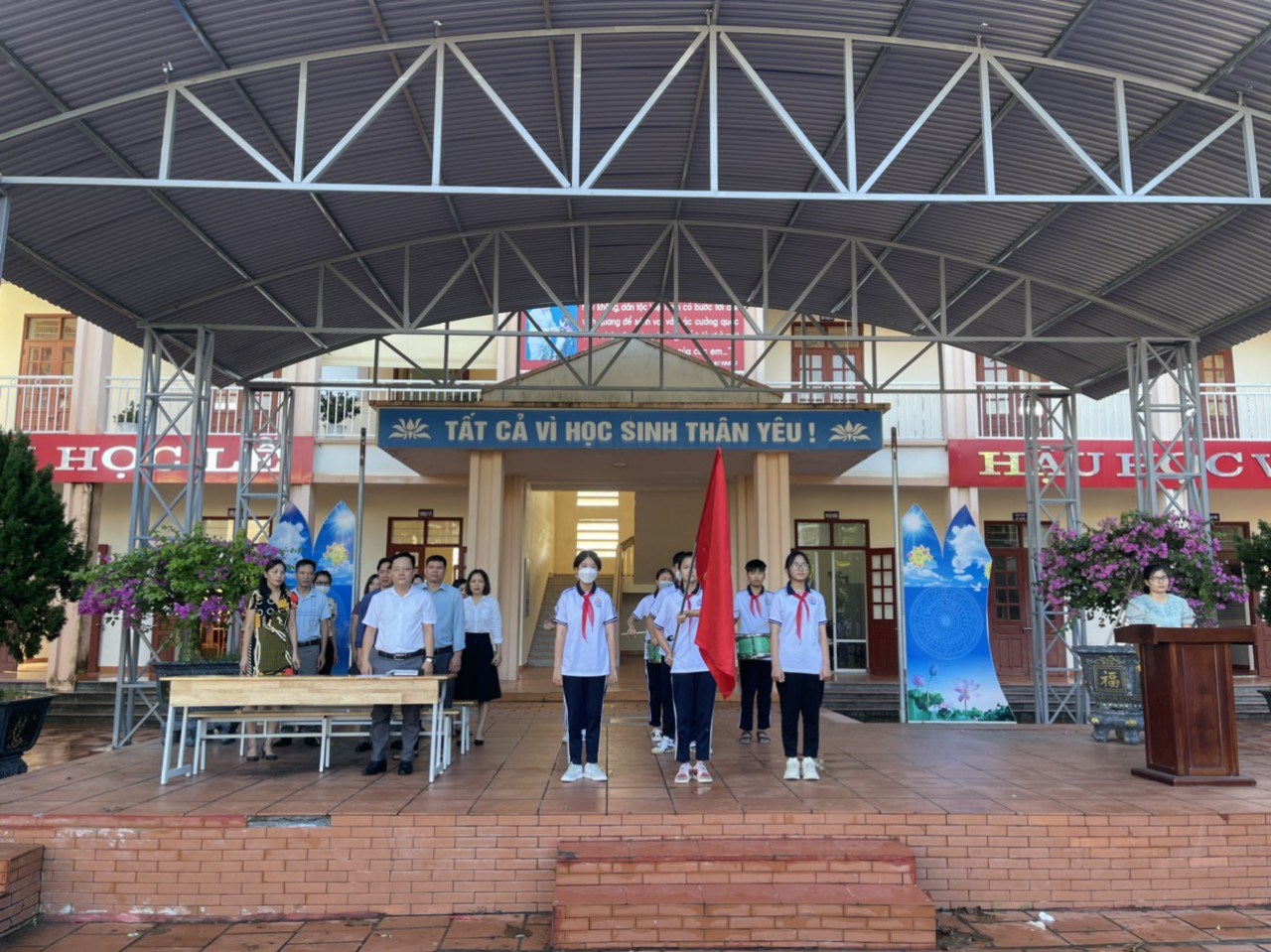 Sinh hoạt liên đội dưới cờ chuyên đề “Mỗi tuần một câu chuyện đẹp, một cuốn sách hay, một tấm gương sáng