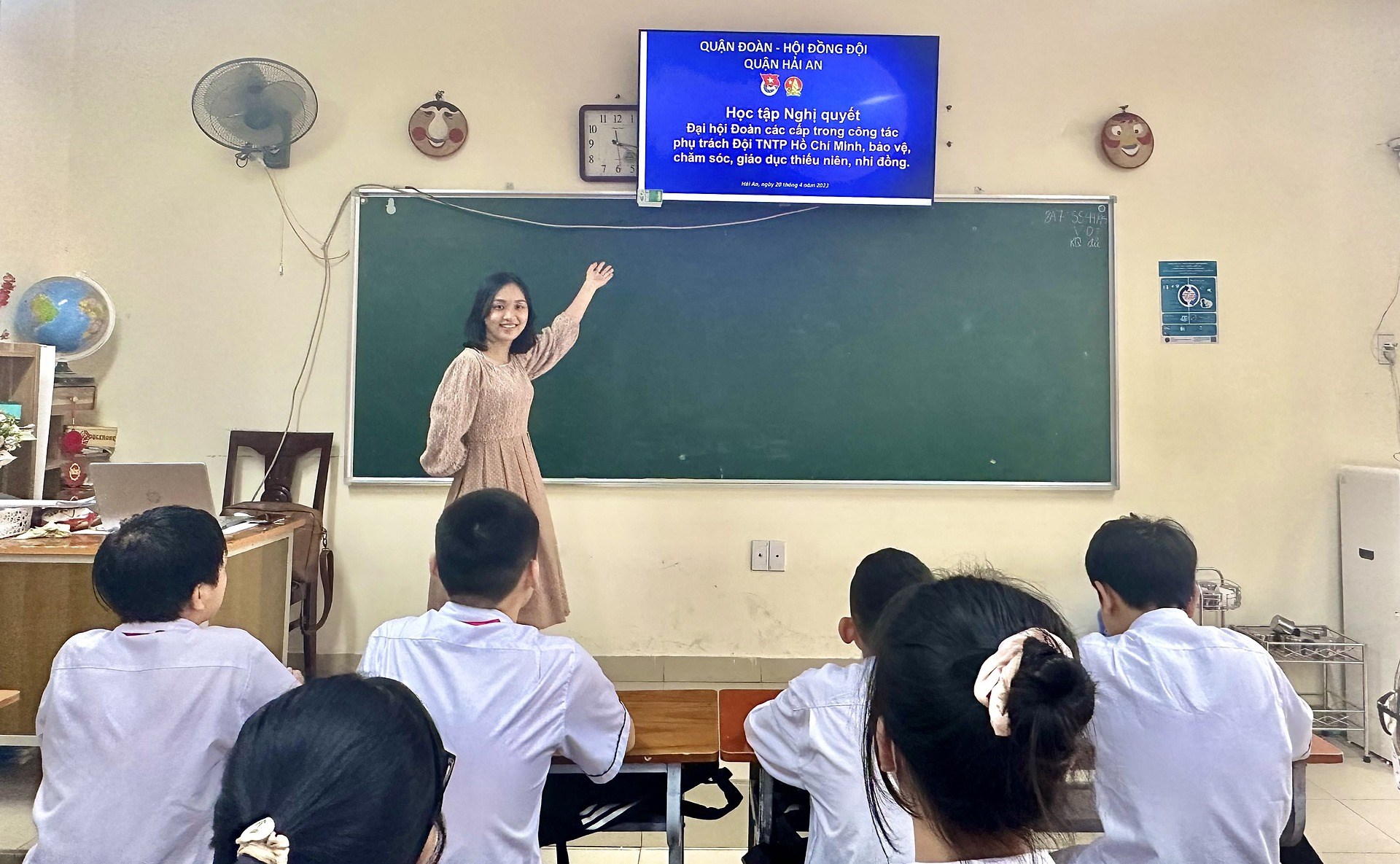 Liên đội THCS Đằng Lâm đồng loạt tổ chức giờ học về Tuyên truyền cho đội viên về Nghị quyết Đại hội Đoàn các cấp trong công tác Phụ trách Đội TNTP Hồ Chí Minh bảo vệ chăm sóc thiếu niên nhi đồng.