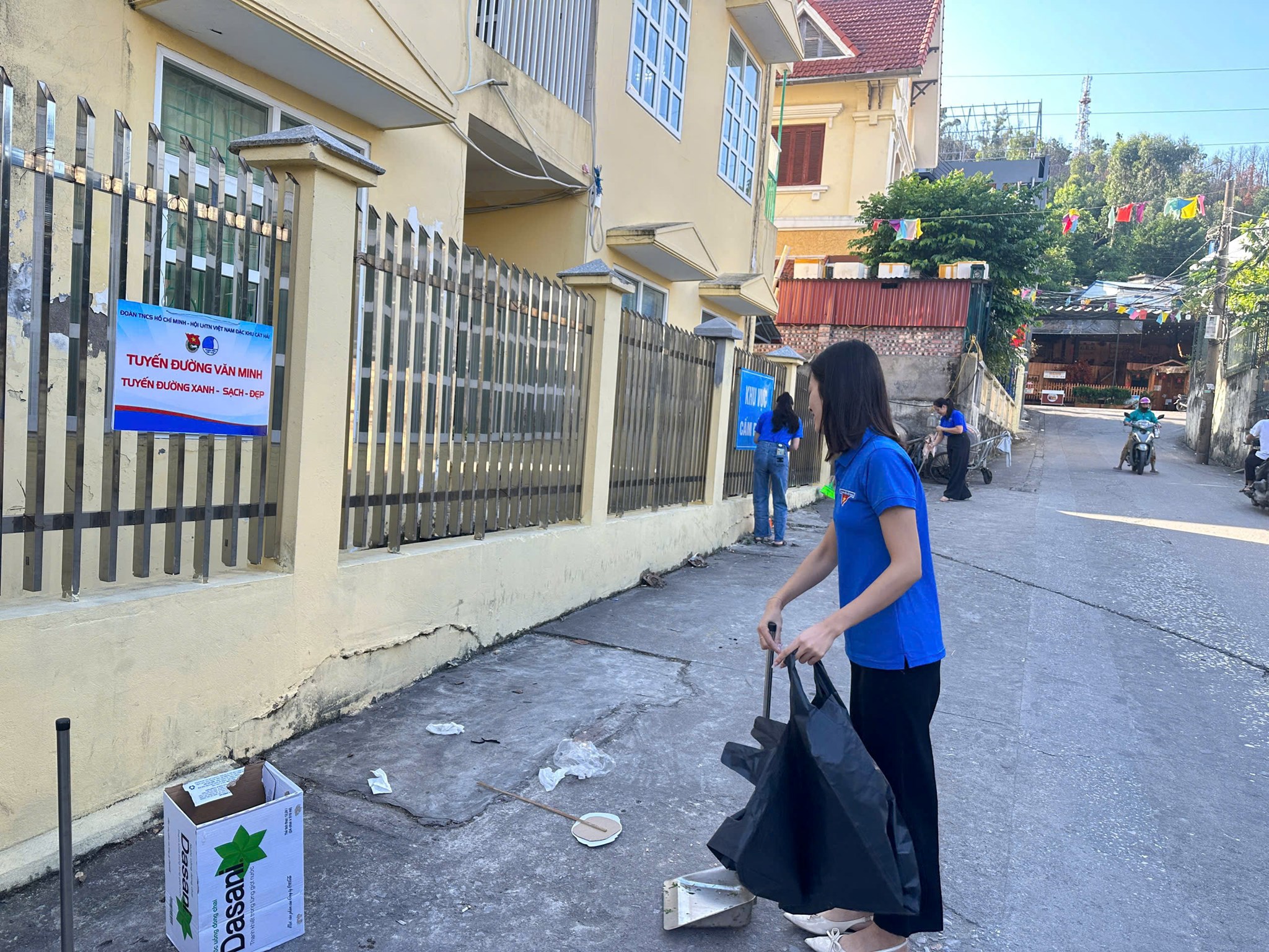 ĐOÀN THANH NIÊN ĐẶC KHU CÁT HẢI RA QUÂN TRIỂN KHAI "NGÀY THỨ BẢY TÌNH NGUYỆN VÌ VĂN MINH ĐÔ THỊ"