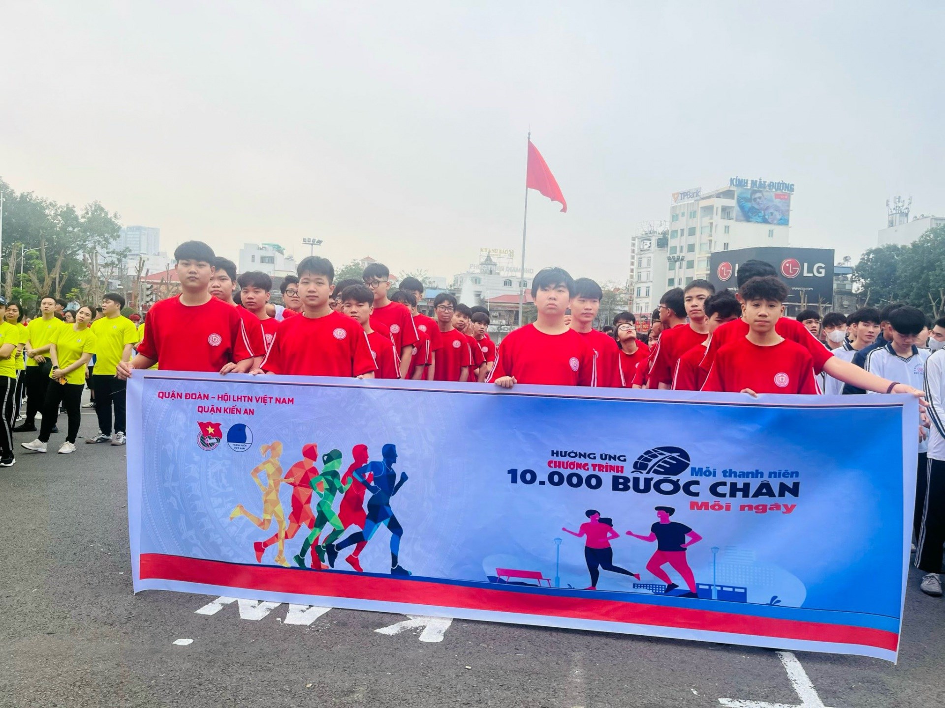Quận đoàn Kiến An hưởng ứng Chương trình "Mỗi thanh niên 10.000 bước chân mỗi ngày"