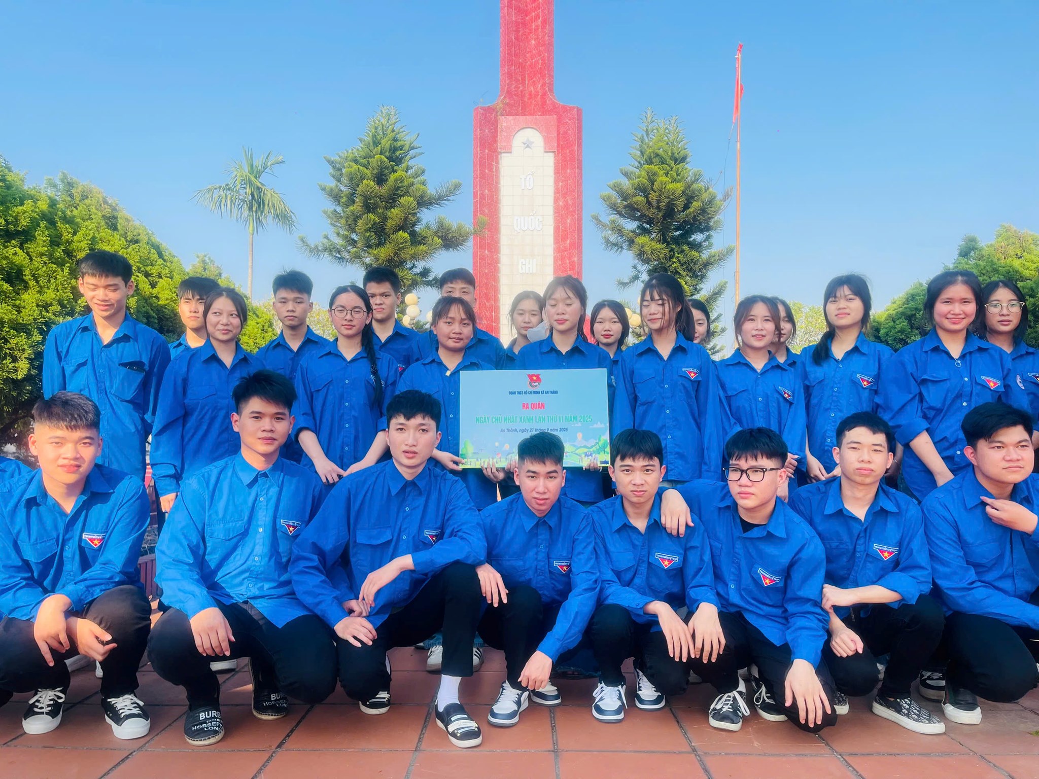 Đoàn xã An Thành tổng vệ sinh môi trường chào mừng Đại hội Đảng bộ thành phố Hải Phòng lần thứ nhất, nhiệm kỳ 2025 - 2030 và Ngày Chủ nhật xanh lần thứ VI