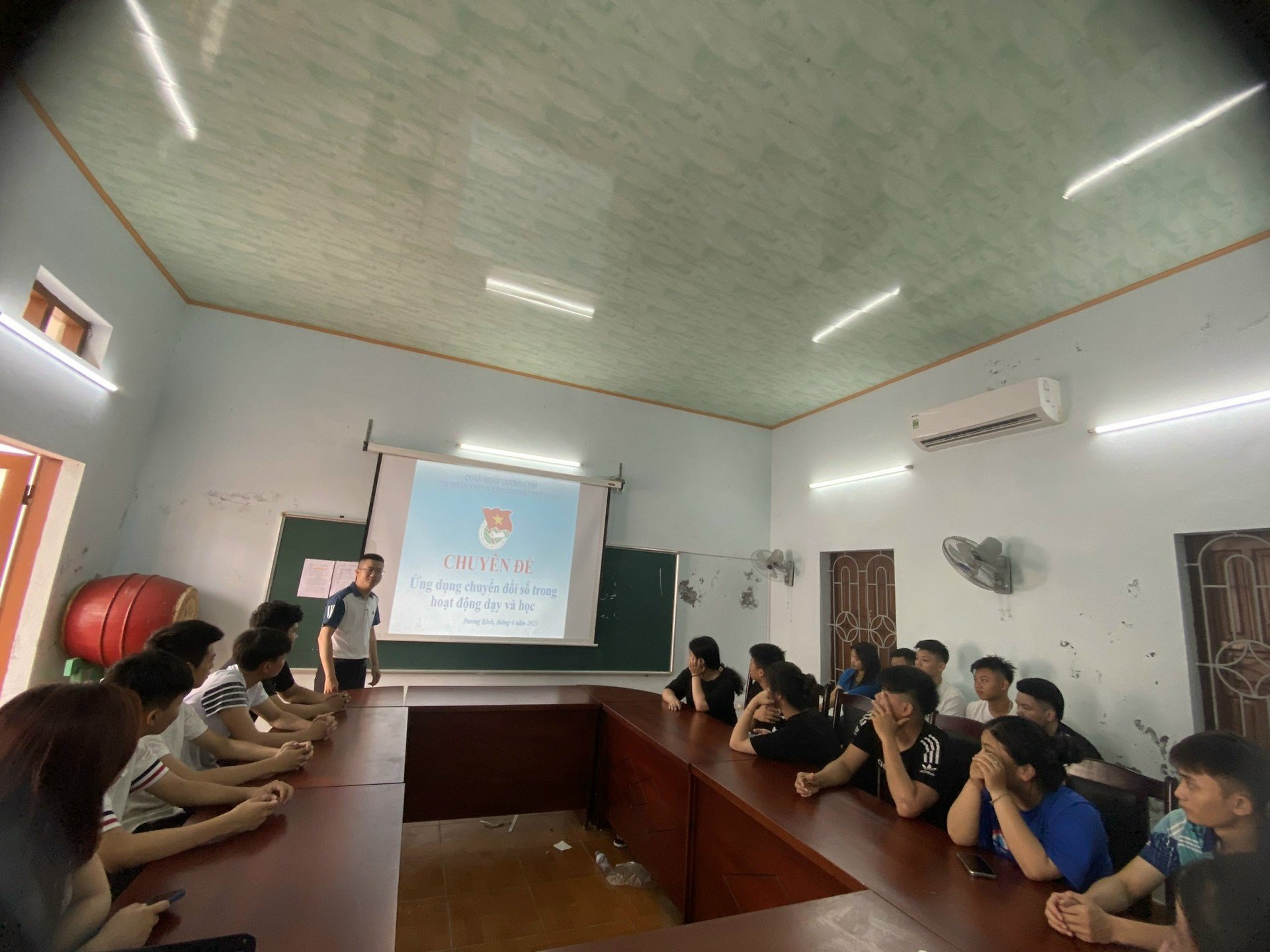 CHI ĐOÀN TRUNG TÂM GDNN&GDTX QUẬN TỔ CHỨC CHUYÊN ĐỀ ỨNG DỤNG CHUYỂN ĐỔI SỐ TRONG HOẠT ĐỘNG DẠY VÀ HỌC