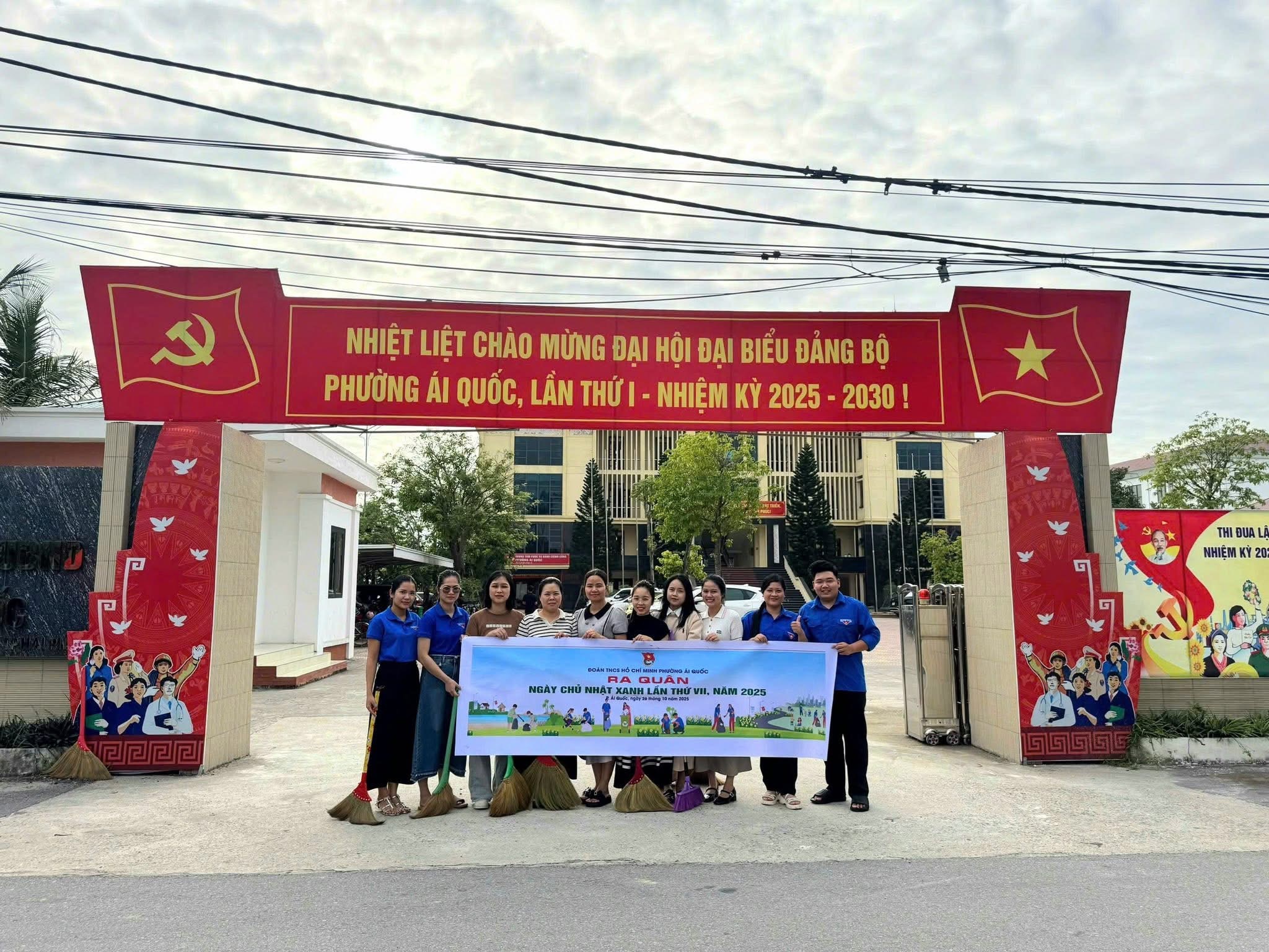 Tuổi trẻ phường Ái Quốc ra quân ngày chủ nhật xanh