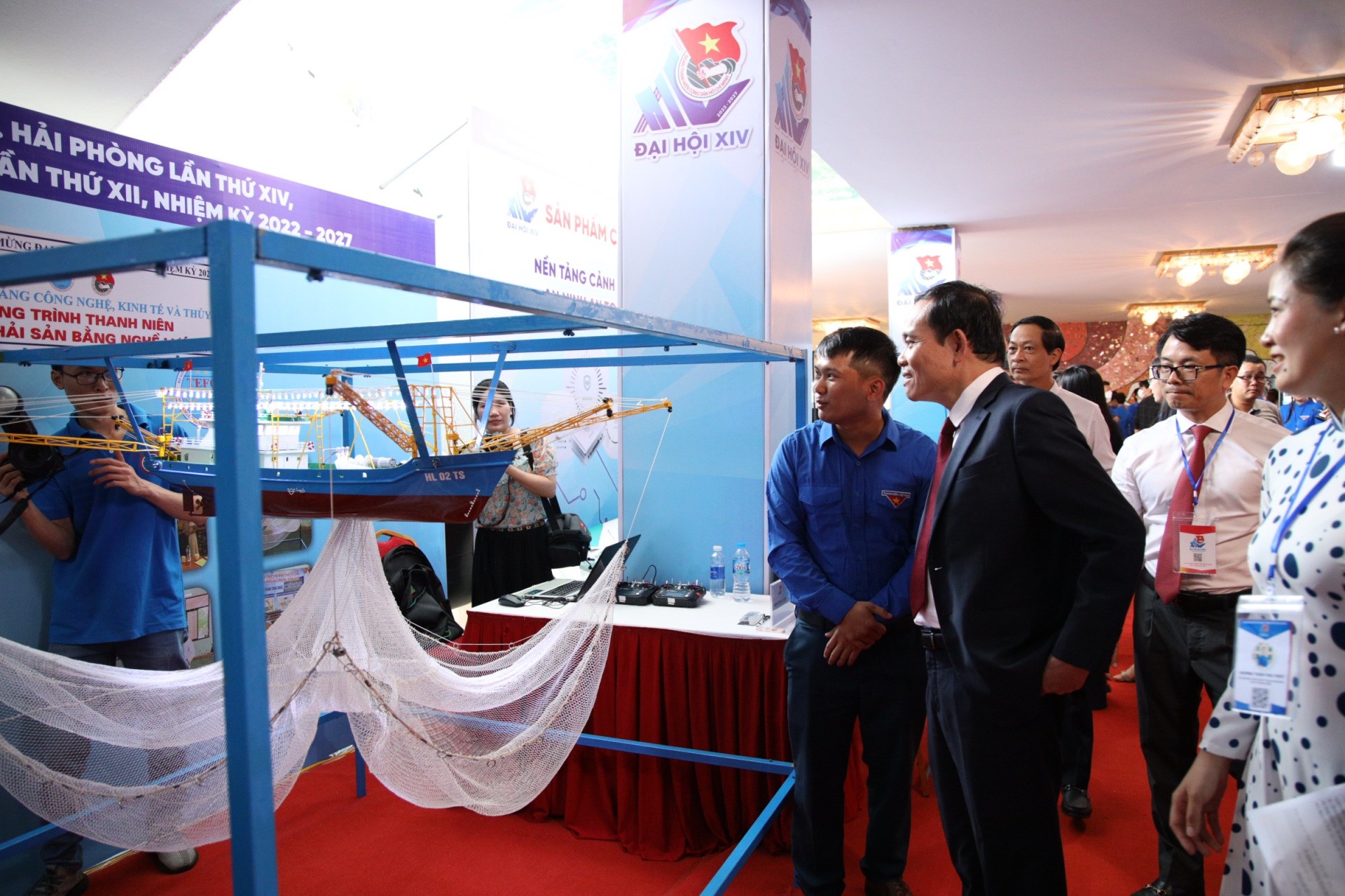 Công trình thanh niên “Khai thác hải sản bằng nghề lưới chụp”