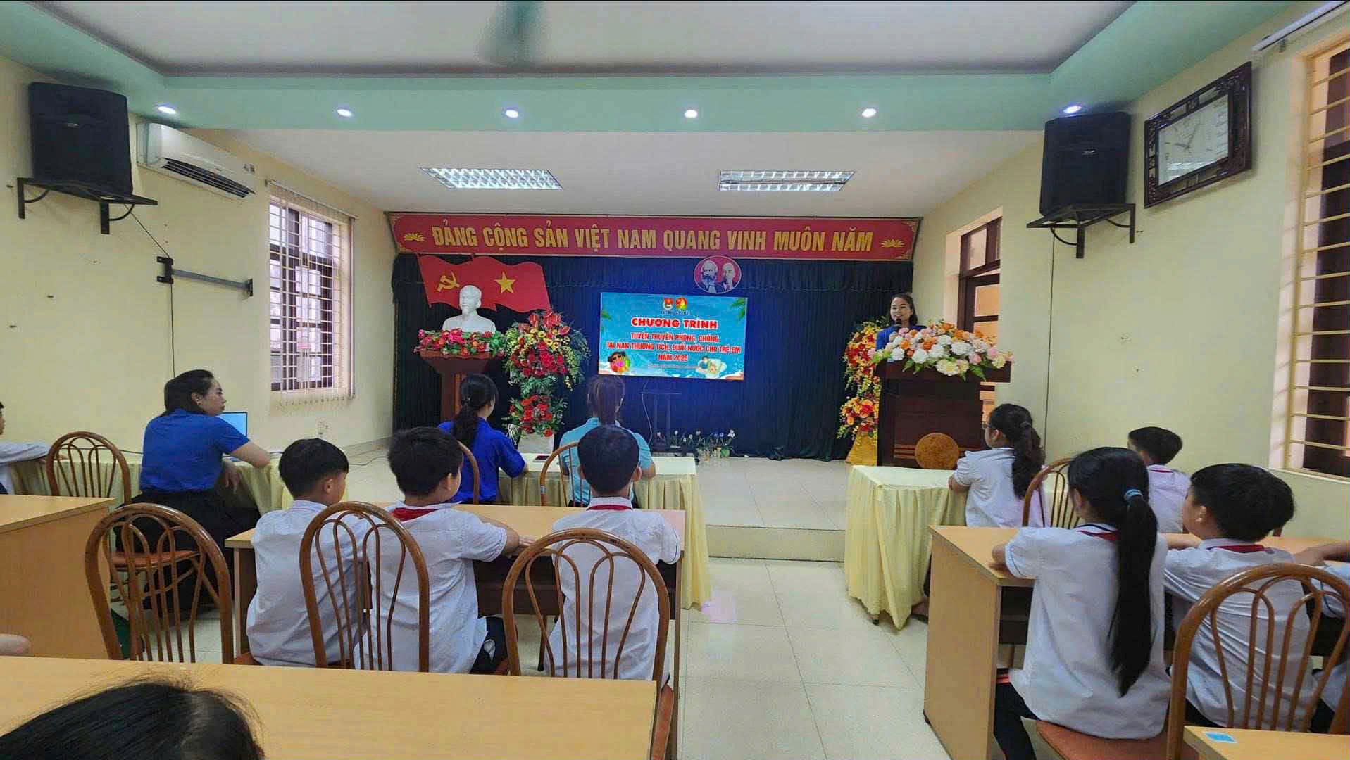 Căn cứ Kế hoạch hoạt động hè năm 2025, BTV Đoàn thanh niên Đặc khu Cát Hải tổ chức Chương trình Tuyên truyền phòng, chống tai nạn thương tích, đuối nước cho trẻ em năm 2025