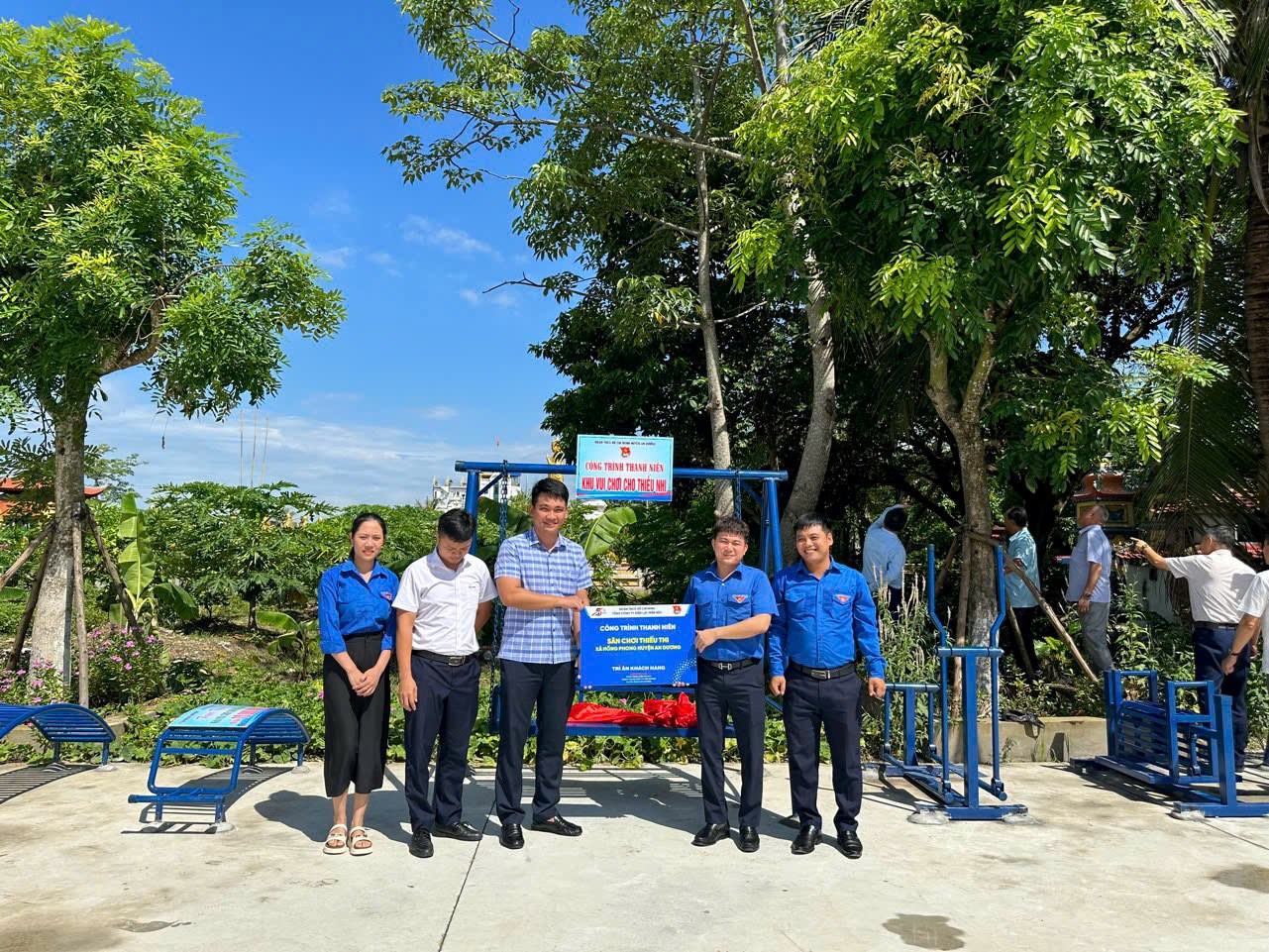 Hỗ trợ xây dựng sân chơi thiếu nhi tại Xã Hồng Phong Huyện An Dương