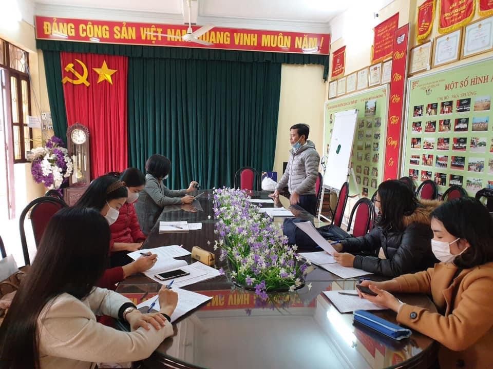 THPT Đồng Hòa: Sinh hoạt chi đoàn giáo viên với chủ đề "Nâng cao nghiệp vụ cho giáo viên trẻ"