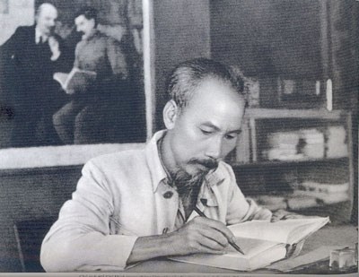 Dù tá hay tướng đều phải lo phục vụ nhân dân