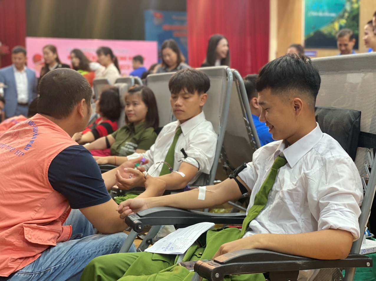 SÔI NỔI CÁC HOẠT ĐỘNG TẠI NGÀY HỘI HIẾN MÁU TÌNH NGUYỆN HUYỆN CÁT HẢI NĂM 2023