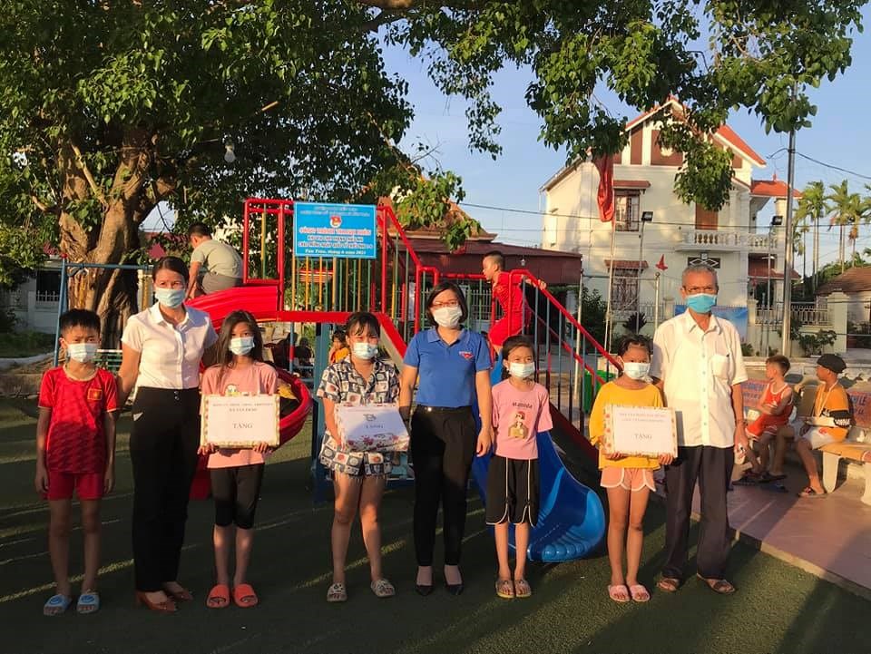 Khánh thành khu vui chơi cho thanh thiếu nhi, tặng quà 1/6 cho thiếu nhi có hoàn cảnh khó khăn