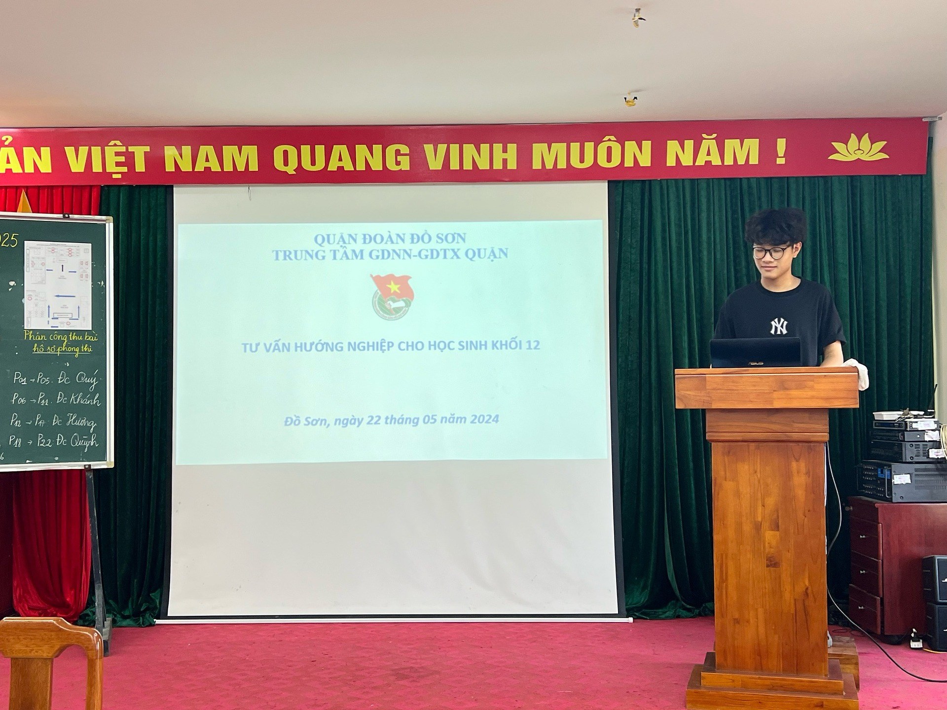 QUẬN ĐOÀN ĐỐ SƠN: TƯ VẤN HƯỚNG NGHIỆP CHO HỌC SINH -2024