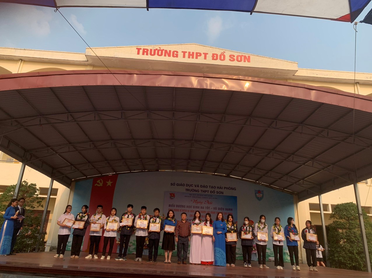 Đoàn trường THPT Đồ Sơn tổ chức Ngày hội biểu dương học sinh 3 tốt và Vũ điệu xanh
