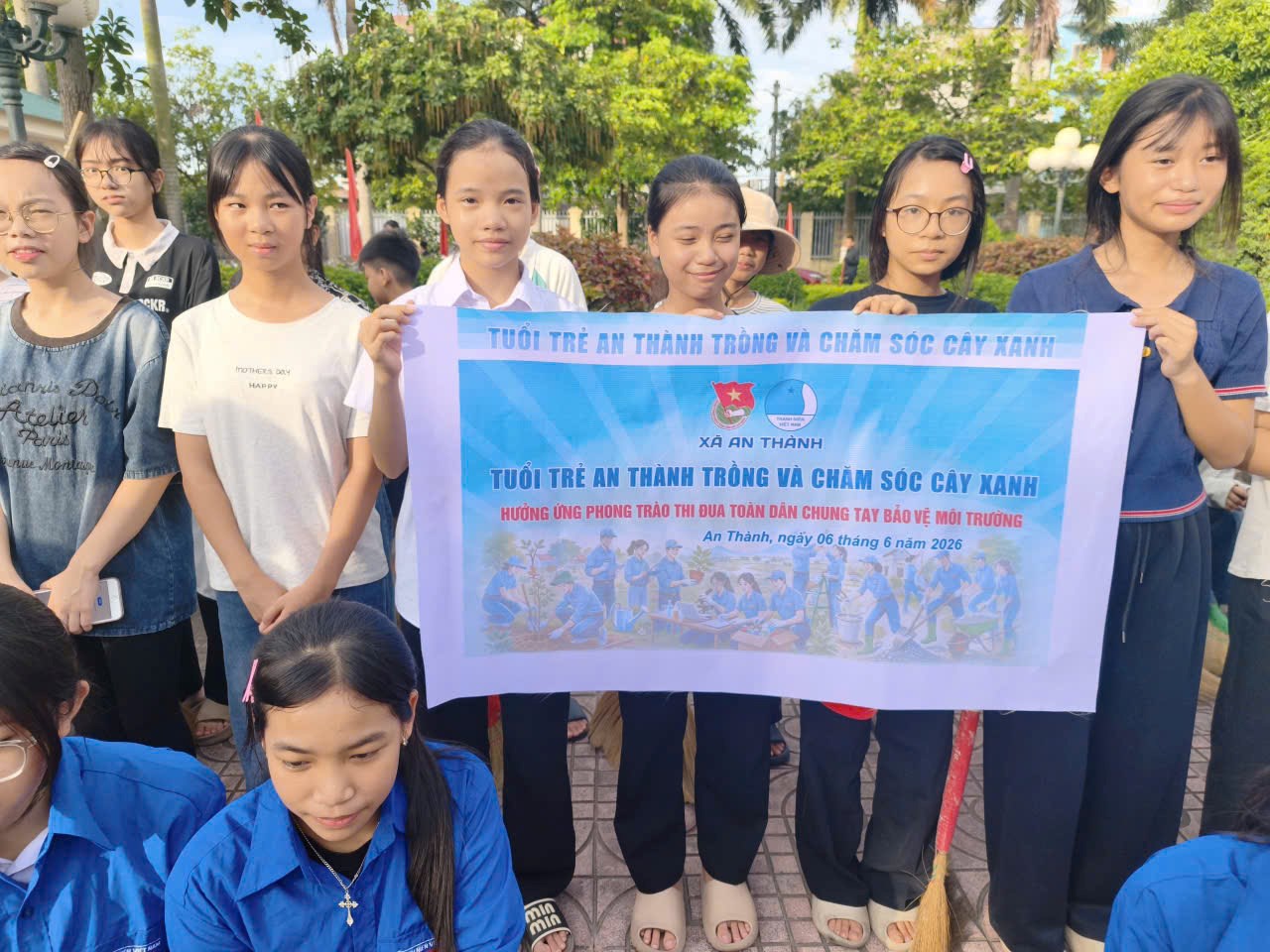 TUỔI TRẺ AN THÀNH CHUNG TAY TRỒNG VÀ CHĂM SÓC CÂY XANH, BẢO VỆ MÔI TRƯỜNG