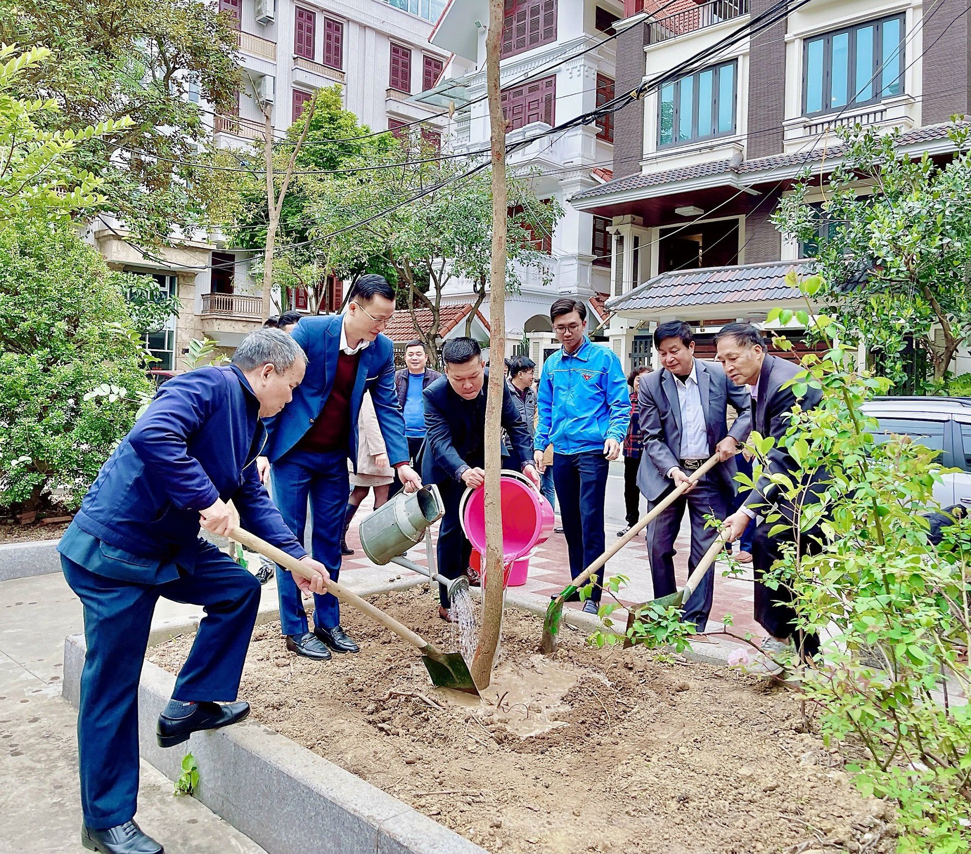 Triển khai Chương trình “Vì một Việt Nam xanh” giai đoạn 2021 - 2025;