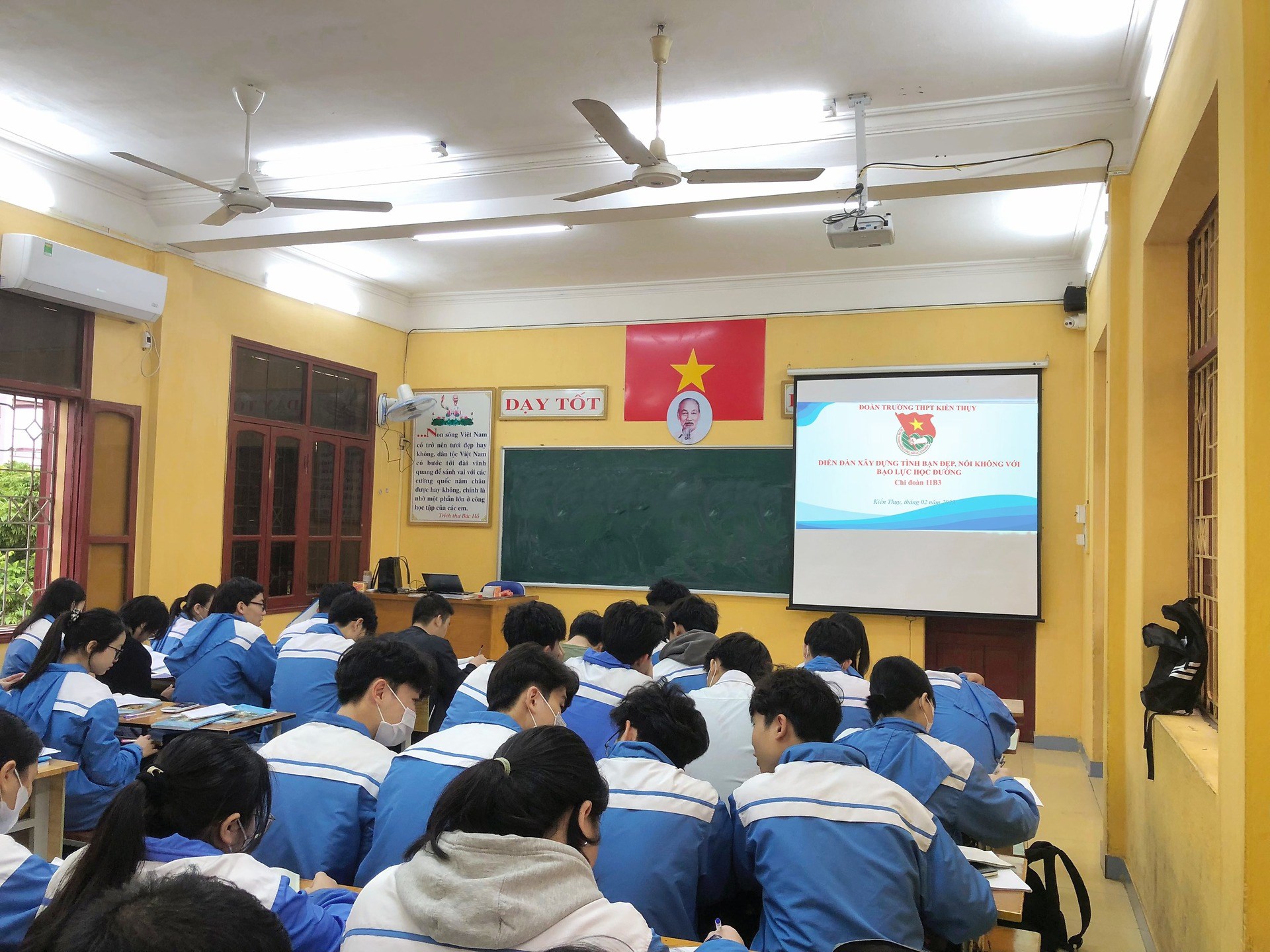 Đoàn TNCS Hồ Chí Minh trường THPT Kiến Thụy tổ chức Diễn đàn "Xây dựng tình bạn đẹp - Nói không với bạo lực học đường" năm học 2022 - 2023