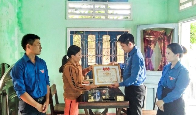 Truy tặng Huy hiệu Tuổi trẻ dũng cảm cho thanh niên cứu bạn bị đuối nước ở Bình Định