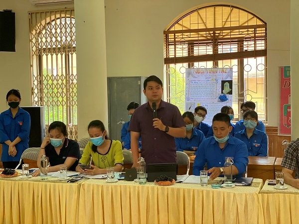 Kiểm tra chuyên đề việc triển khai các mẫu sổ sách của Đoàn cơ sở