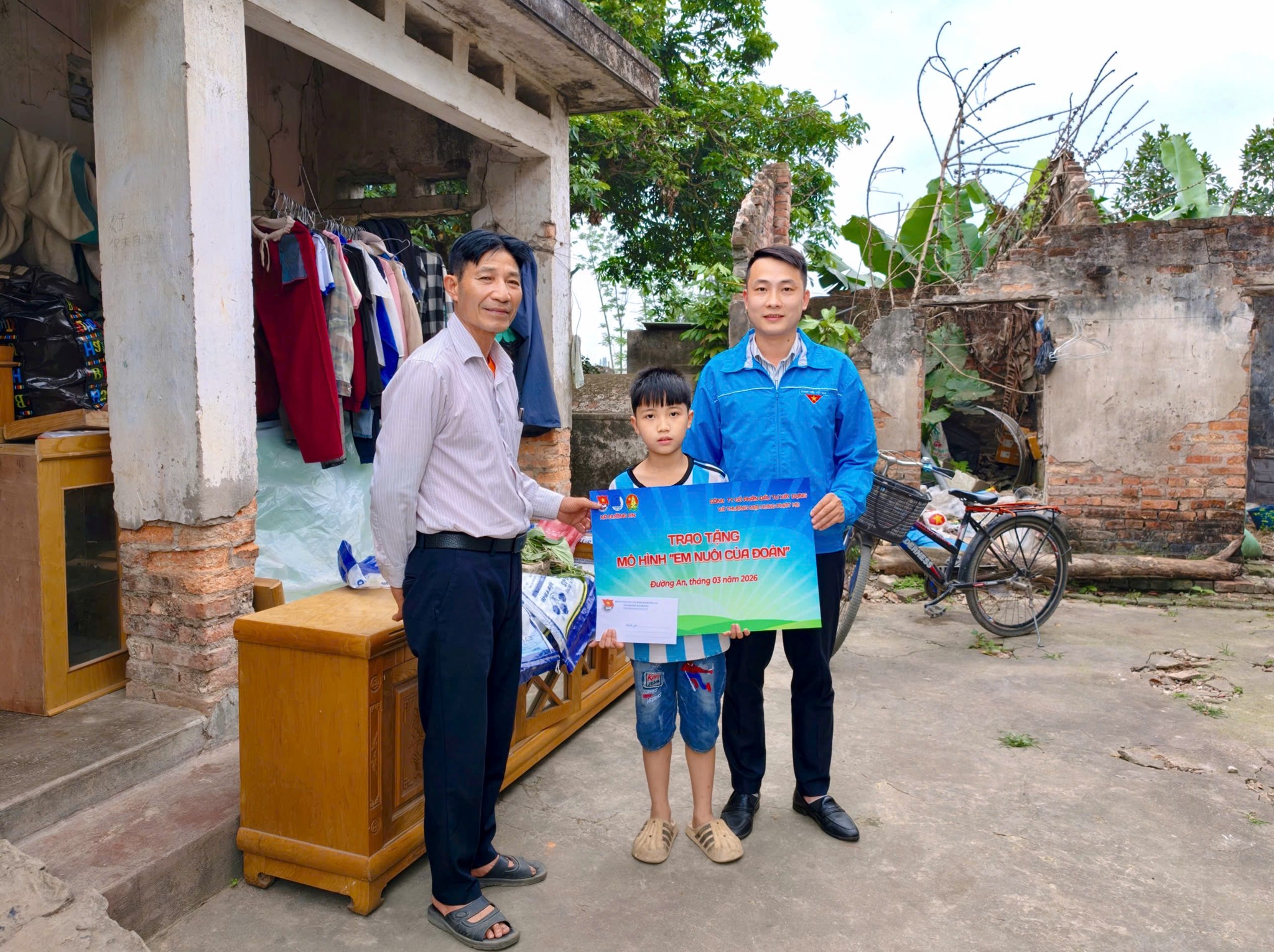 ĐƯỜNG AN: TRIỂN KHAI, TRAO TẶNG MÔ HÌNH "EM NUÔI CỦA ĐOÀN" NĂM 2026