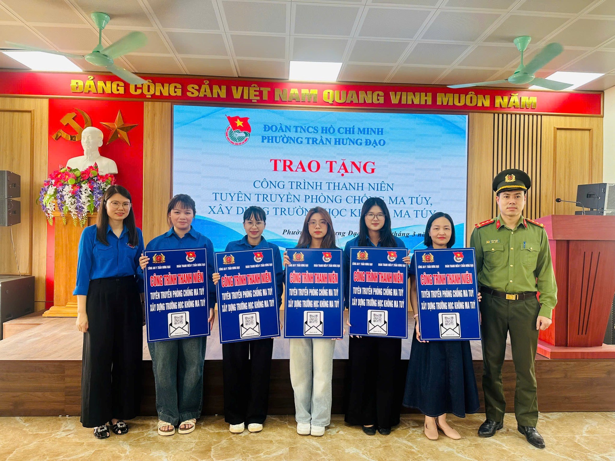 ĐOÀN TNCS HỒ CHÍ MINH PHƯỜNG TRẦN HƯNG ĐẠO PHỐI HỢP VỚI CHI ĐOÀN CÔNG AN PHƯỜNG XÂY DỰNG CHƯƠNG TRÌNH TUYÊN TRUYỀN PHÒNG CHỐNG MA TUÝ
