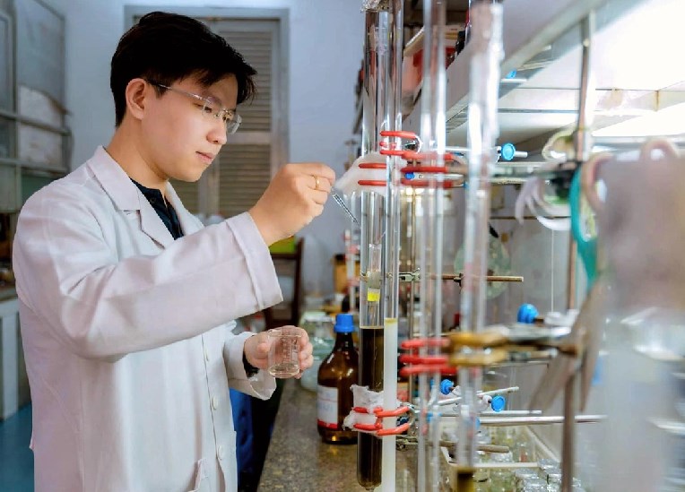 Sinh viên nghiên cứu trị ung thư từ dược liệu tự nhiên
