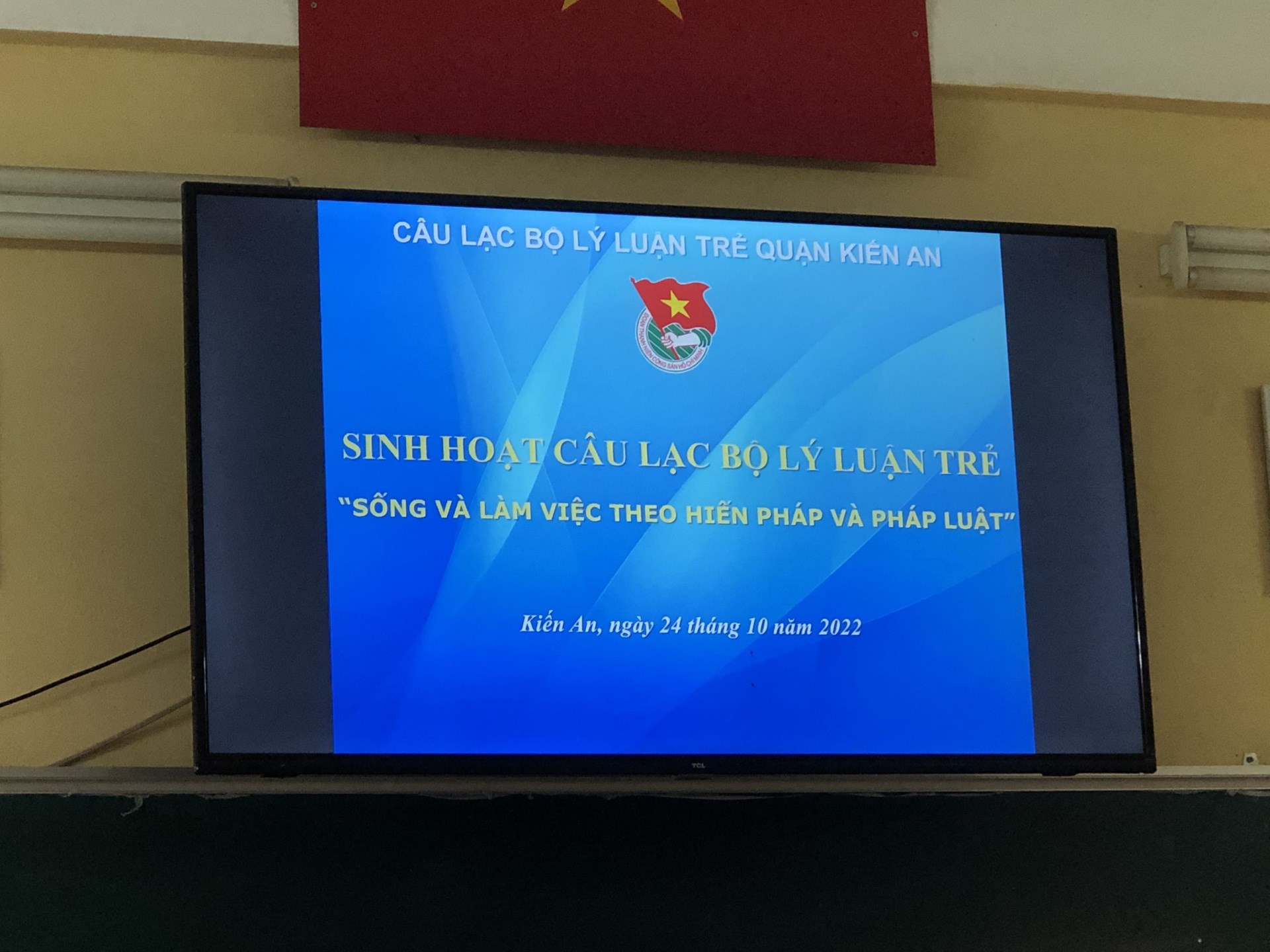 Sinh hoạt CLB Lý luận trẻ: Sống và làm việc theo Hiến pháp và Pháp luật