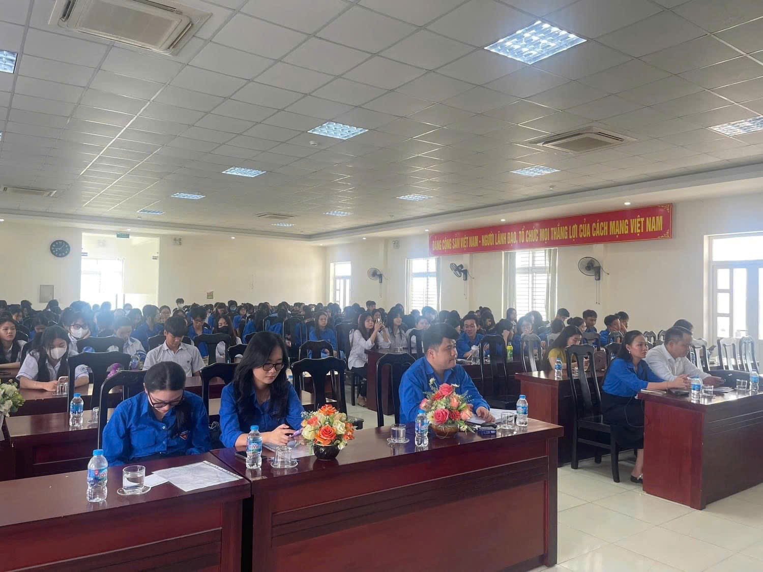 Quận đoàn - Hội LHTN Việt Nam quận  phối hợp với Bộ chỉ huy quân sự thành phố tổ chức Tuyên truyền về các nội dung chính của Luật Nghĩa vụ quân sự cho đoàn viên thanh niên hưởng ứng ngày Pháp luật Việt Nam 9/11