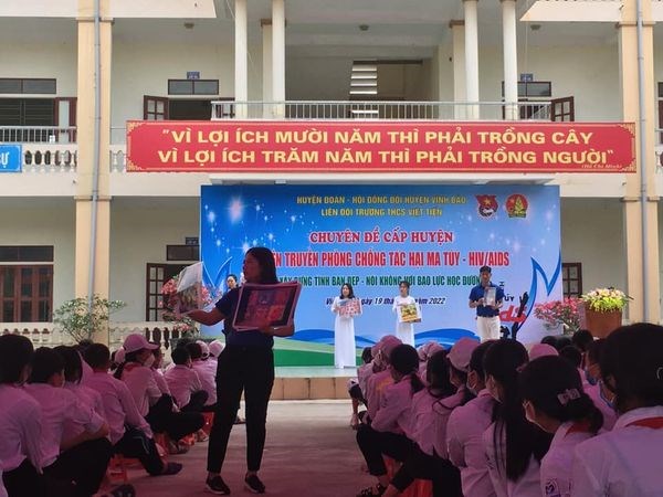 Tuyên truyền phòng chống tác hại Ma tuý - HIV/ AIDS , Xây dựng tình bạn đẹp - nói không với bạo lực học đường