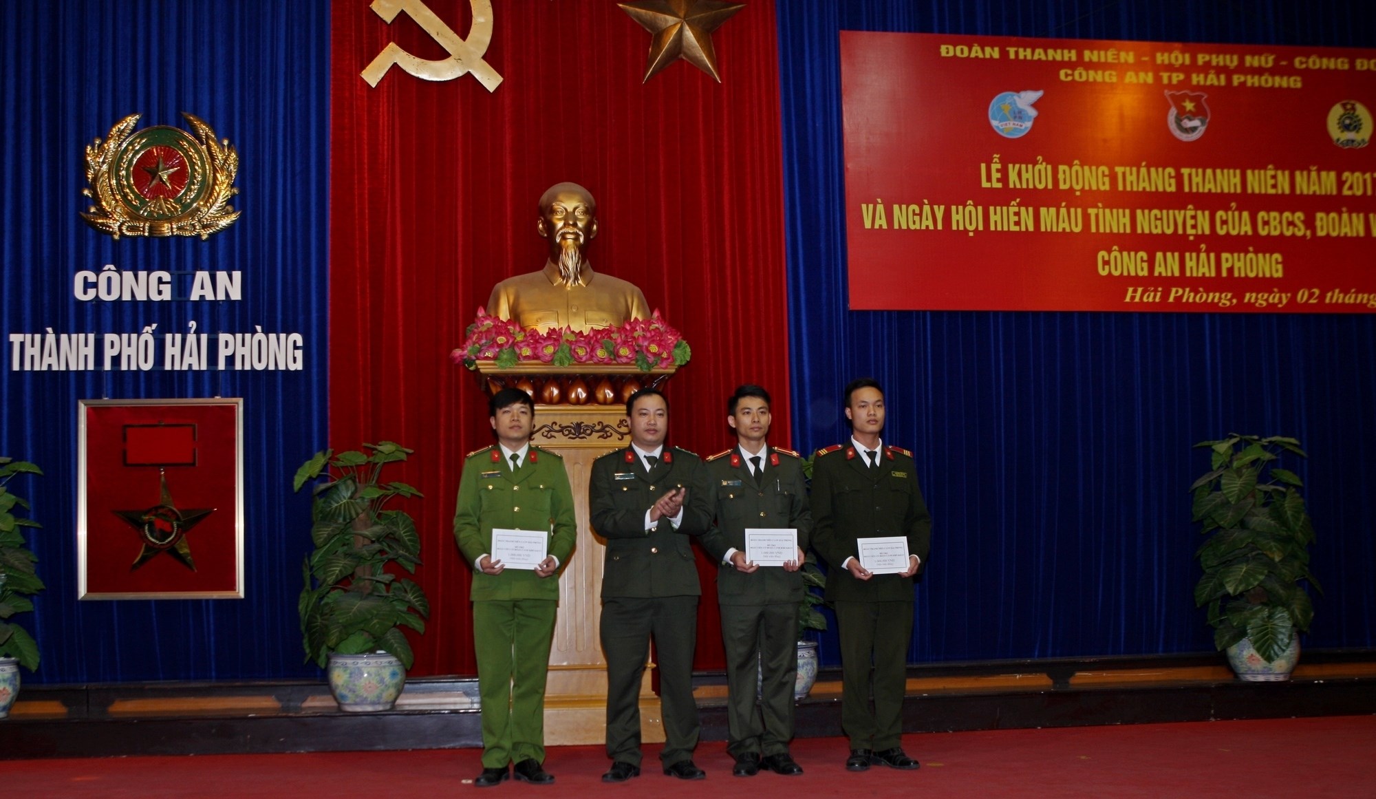 Đoàn thanh niên Công an thành phố tổ chức Lễ Khởi động Tháng Thanh niên và Ngày hội hiến máu tình nguyện năm 2017