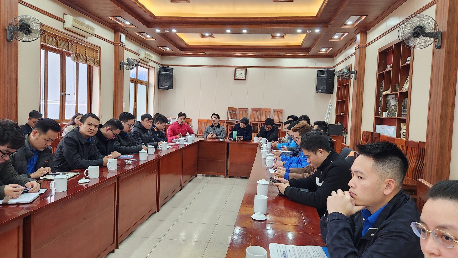 MÔ HÌNH PHÒNG HỌP KHÔNG CHAI NHỰA