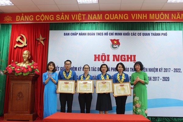 ĐOÀN KHỐI CÁC CƠ QUAN THÀNH PHỐ TỔ CHỨC HỘI NGHỊ SƠ KẾT GIỮA NHIỆM KỲ CÔNG TÁC ĐOÀN VÀ PHONG TRÀO THANH NIÊN NHIỆM KỲ 2017 – 2022, BIỂU DƯƠNG CÁN BỘ ĐOÀN, ĐẢNG VIÊN TRẺ TIÊU BIỂU GIAI ĐOẠN 2017 - 2020.