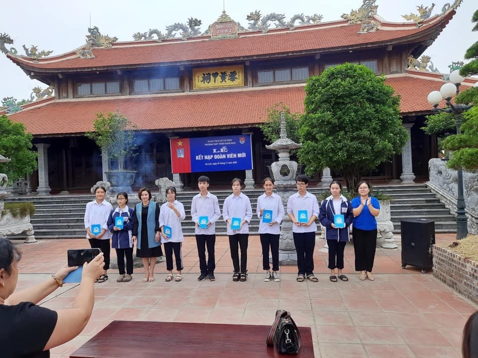 Lễ kết nạp đoàn viên mới