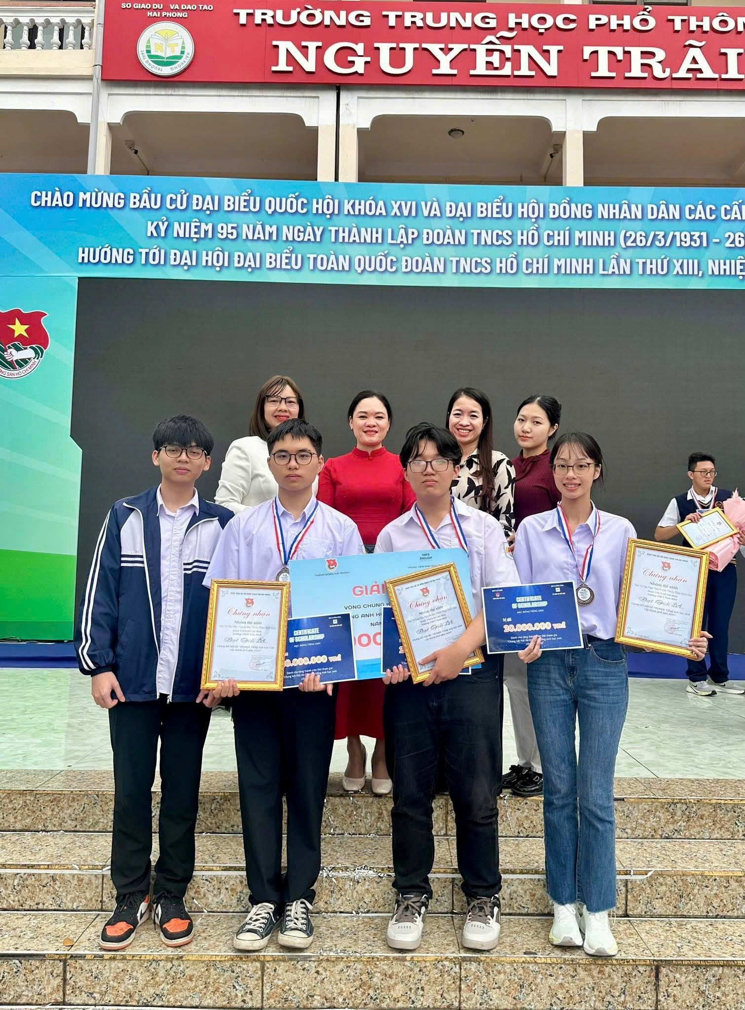 ĐOÀN TRƯỜNG THPT NAM SÁCH ĐẠT GIẢI BA CẤP THÀNH PHỐ CUỘC THI OLYMPIC TIẾNG ANH
