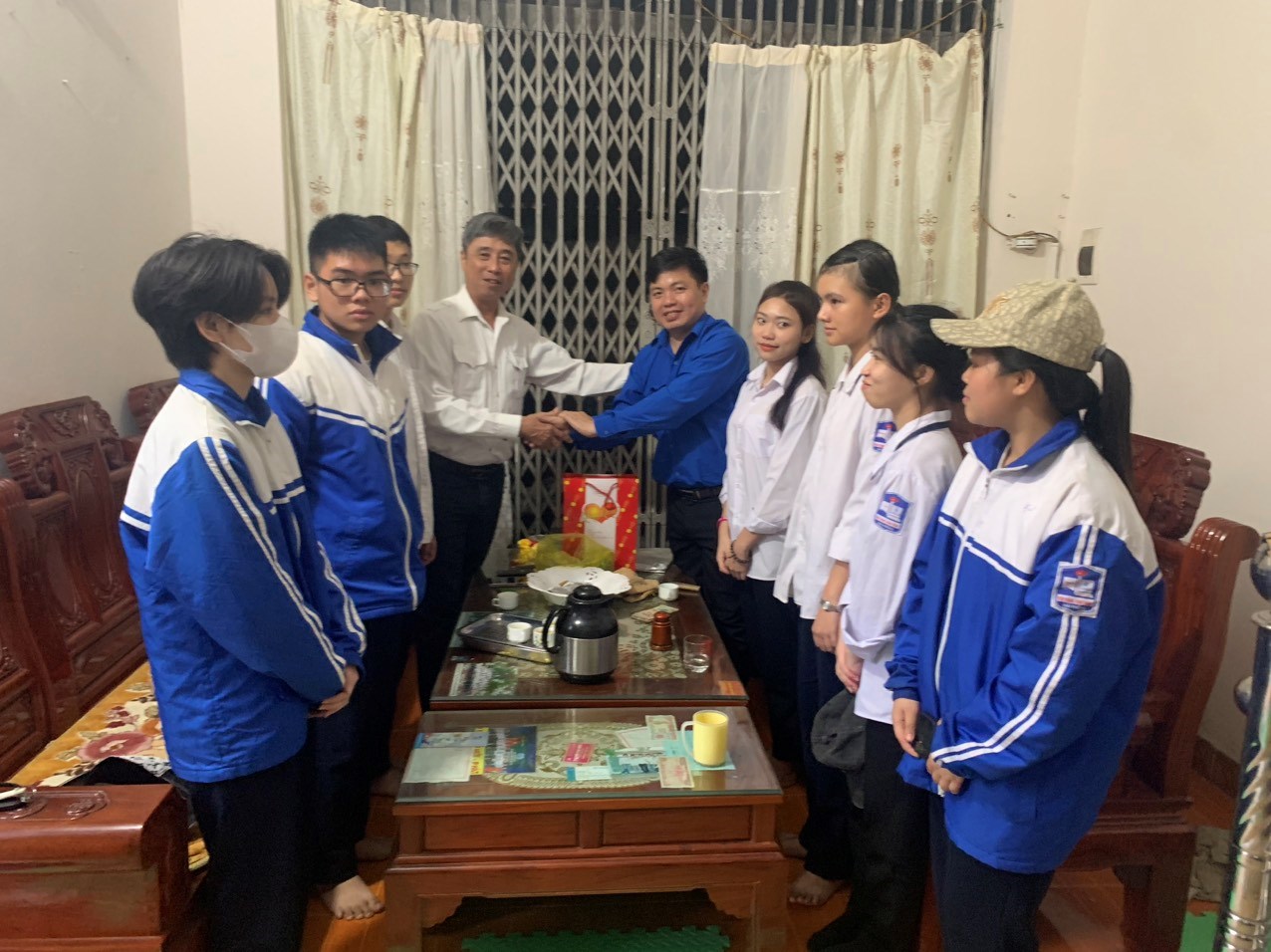 THĂM TẶNG QUÀ THANH NIÊN XUNG PHONG TRÊN ĐỊA BÀN HUYỆN TIÊN LÃNG