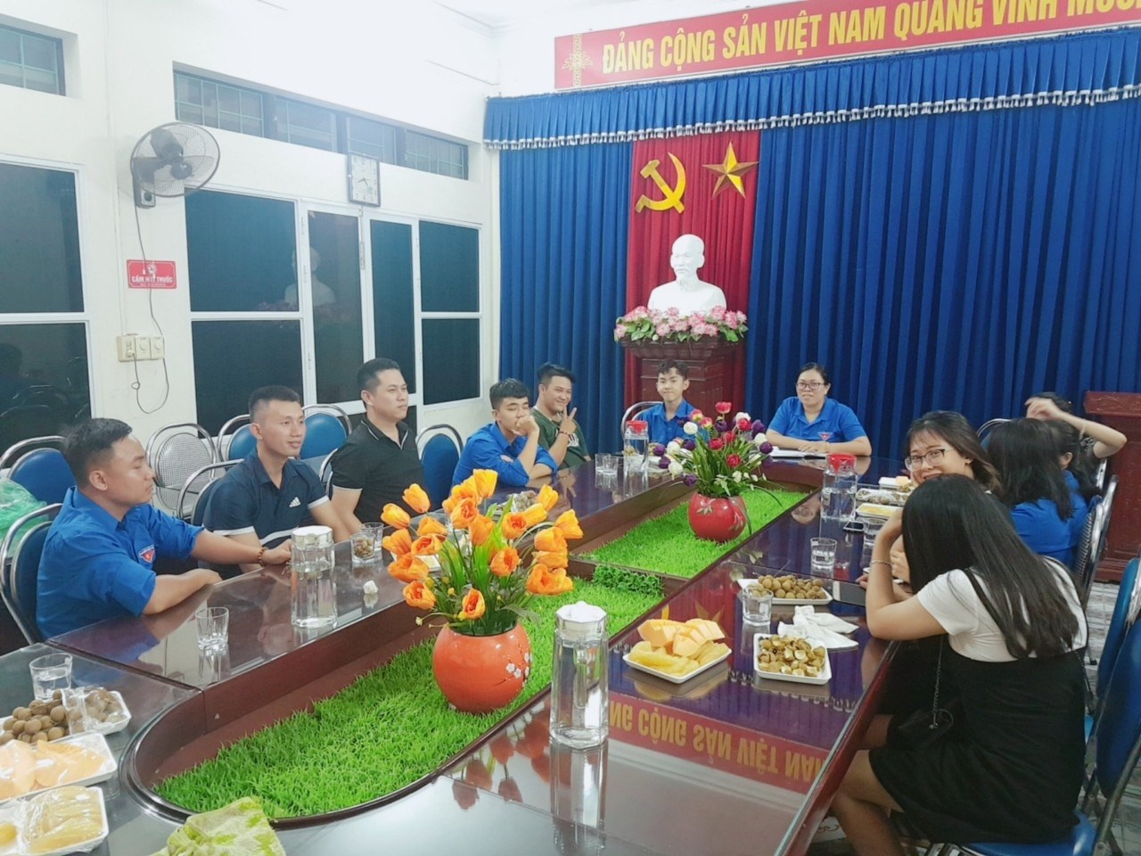 Thực hiện Kế hoạch của Ban Thường vụ Thành đoàn, từ tháng 11/2019 đến 03/2/2020 Ban Thường vụ Huyện đoàn đã chỉ đạo 100% chi đoàn có tổ chức sinh hoạt chi đoàn theo chủ điểm với chủ đề “Tuổi trẻ Việt Nam sắt son niềm tin với Đảng”.