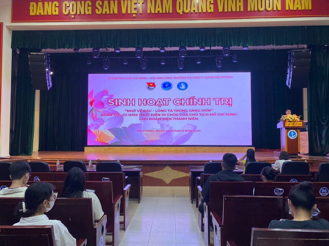 Đoàn thanh niên Trường Đại học Y dược tổ chức sinh hoạt chính trị "Nhớ về Bác - Lòng ta trong sáng hơn"