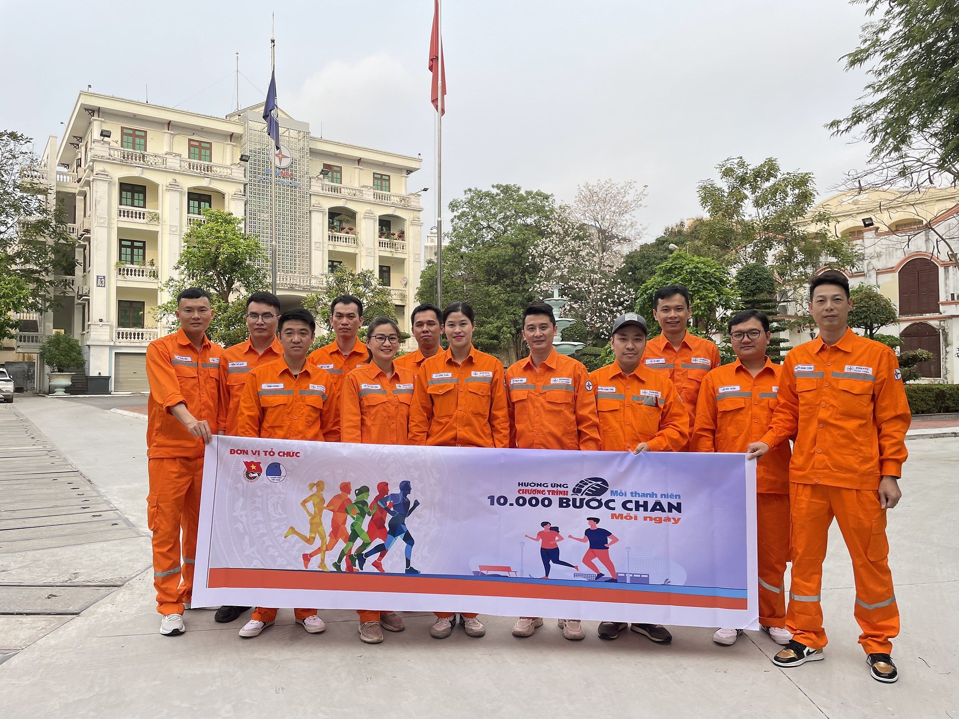 Đoàn thanh niên Công ty TNHH MTV Điện Lực Hải Phòng đã tổ chức hoạt động hưởng ứng chương trình "Mỗi thanh niên 10.000 bước chân mỗi ngày"
