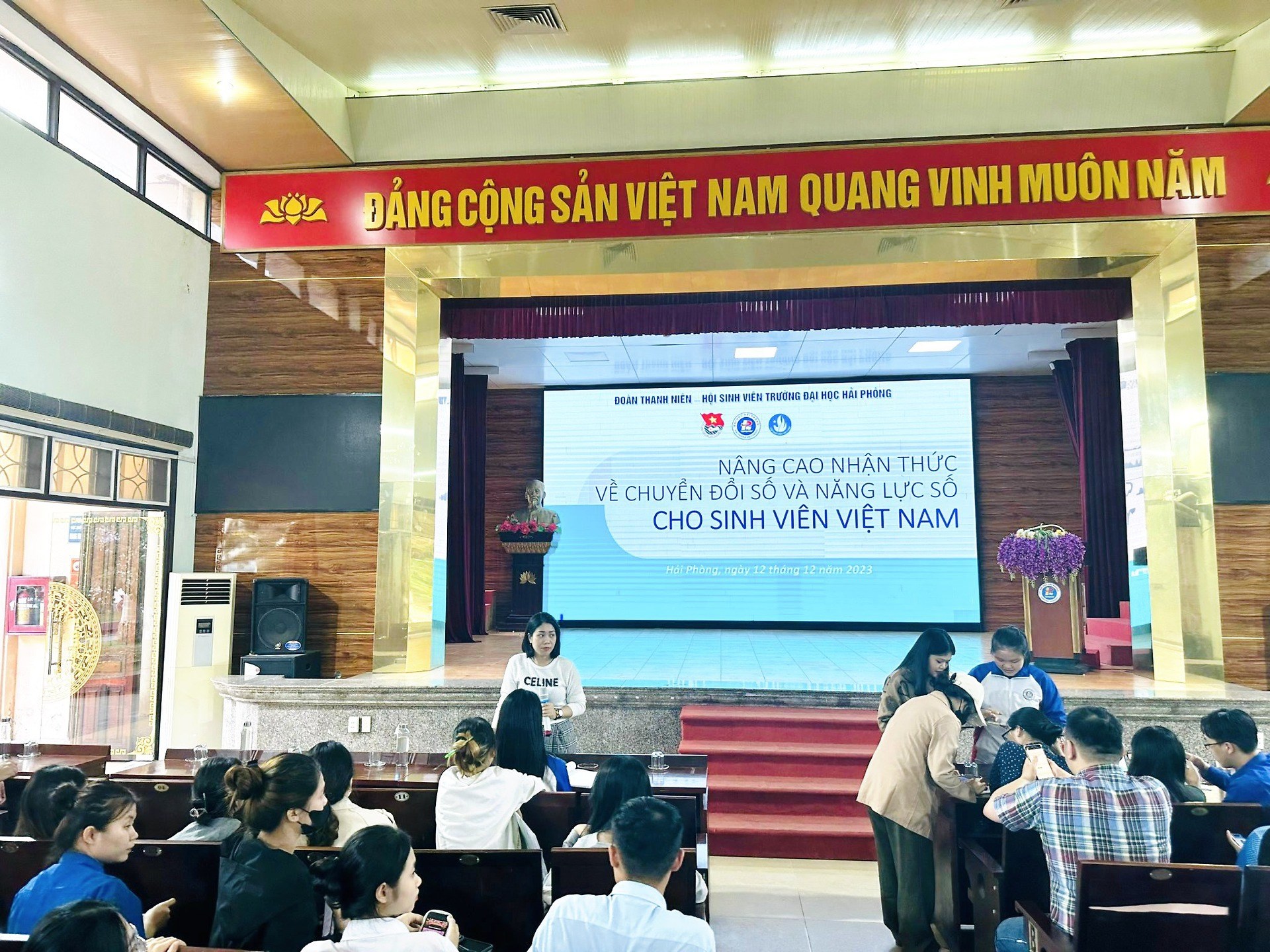Nâng cao năng lực số cho sinh viên trong bối cảnh chuyển đổi số giáo dục đại học