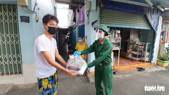 Bộ đội giúp dân: ‘Tìm tới dân trước khi dân tìm tới chúng tôi’