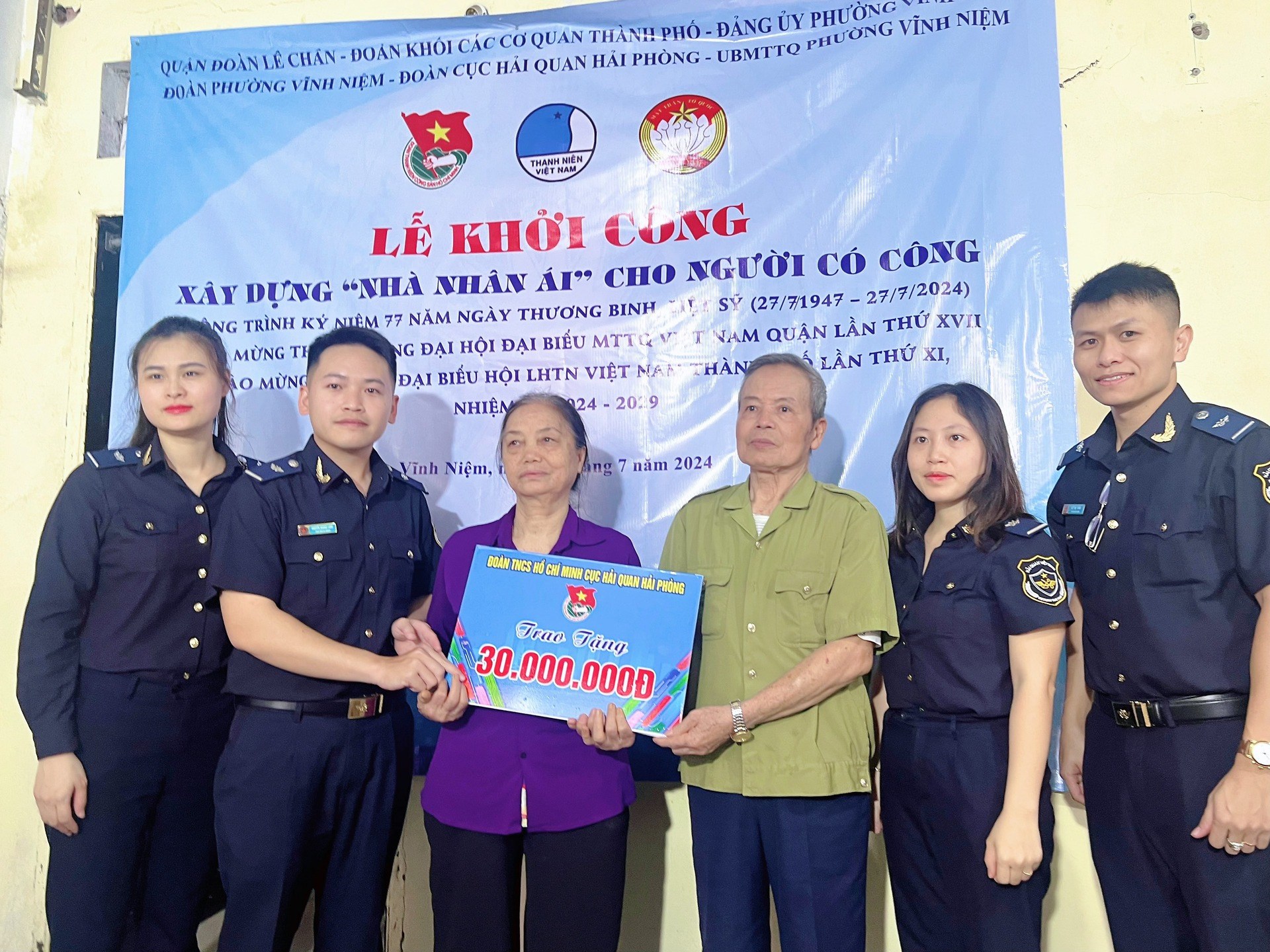PHỐI HỢP TỔ CHỨC LỄ KHỞI CÔNG XÂY DỰNG NHÀ NHÂN ÁI CHO GIA ĐÌNH NGƯỜI CÓ CÔNG TRÊN ĐỊA BÀN PHƯỜNG VĨNH NIỆM, QUẬN LÊ CHÂN