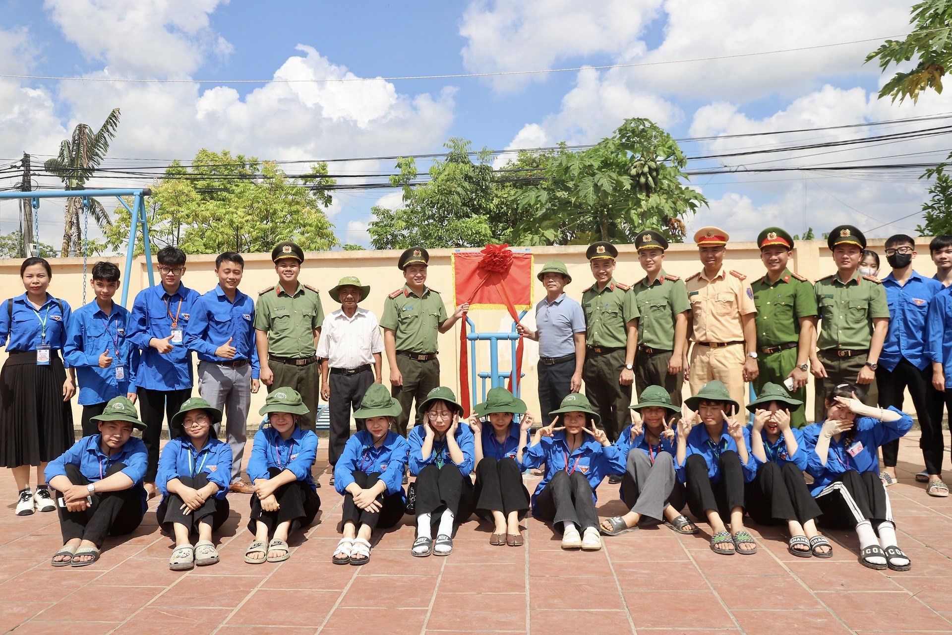 HUYỆN ĐOÀN THUỶ NGUYÊN ĐĂNG CAI TỔ CHỨC CHƯƠNG TRÌNH RA QUÂN NGÀY CAO ĐIỂM TUỔI TRẺ HẢI PHÒNG CHUNG TAY XÂY DỰNG NÔNG THÔN MỚI, NÔNG THÔN MỚI KIỂU MẪU VÀ NGÀY CHỦ NHẬT XANH LẦN III, NĂM 2023